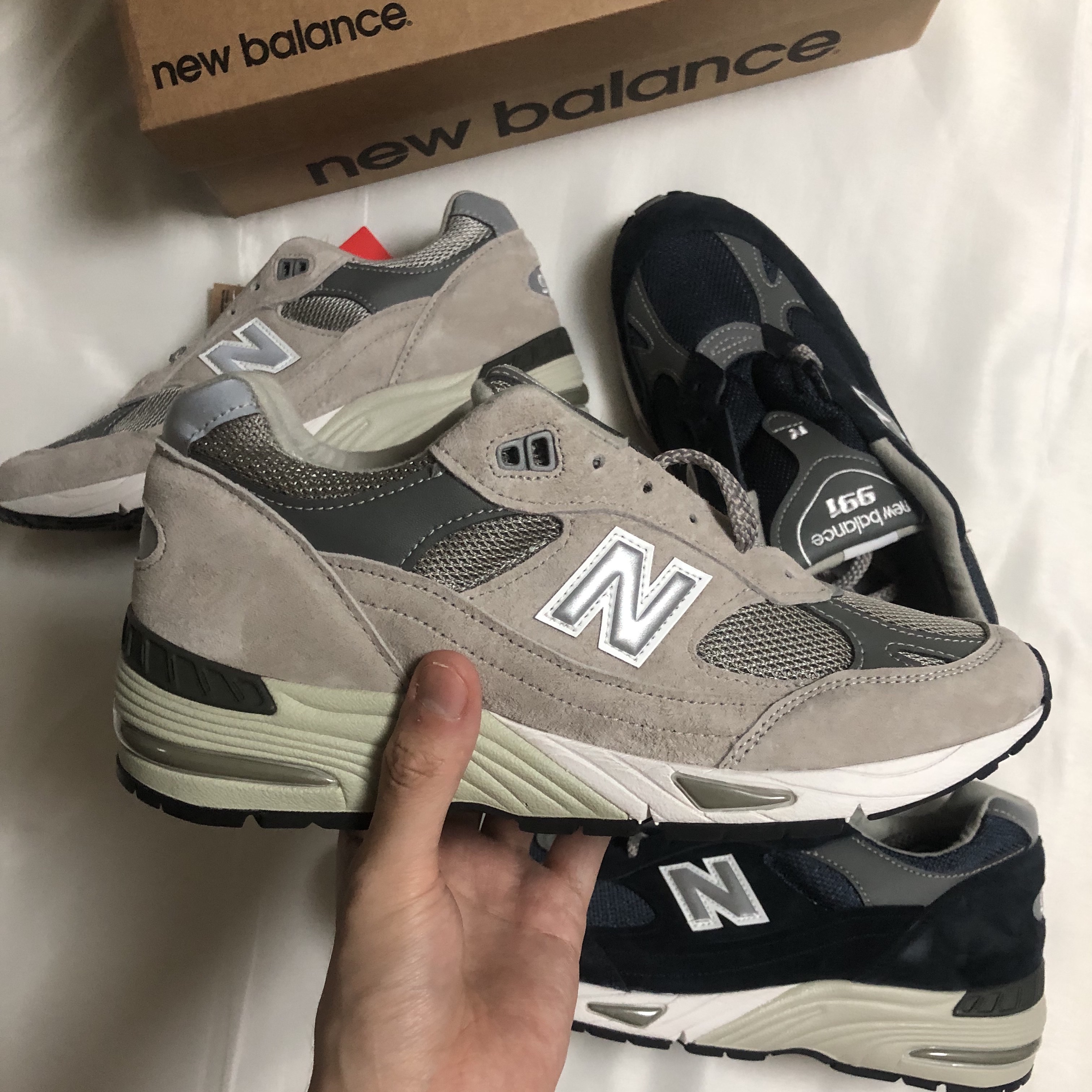 New Balance 991 Made in UK Navy, New Balance 991 Made in UK Grey 착용 스타일 - 2