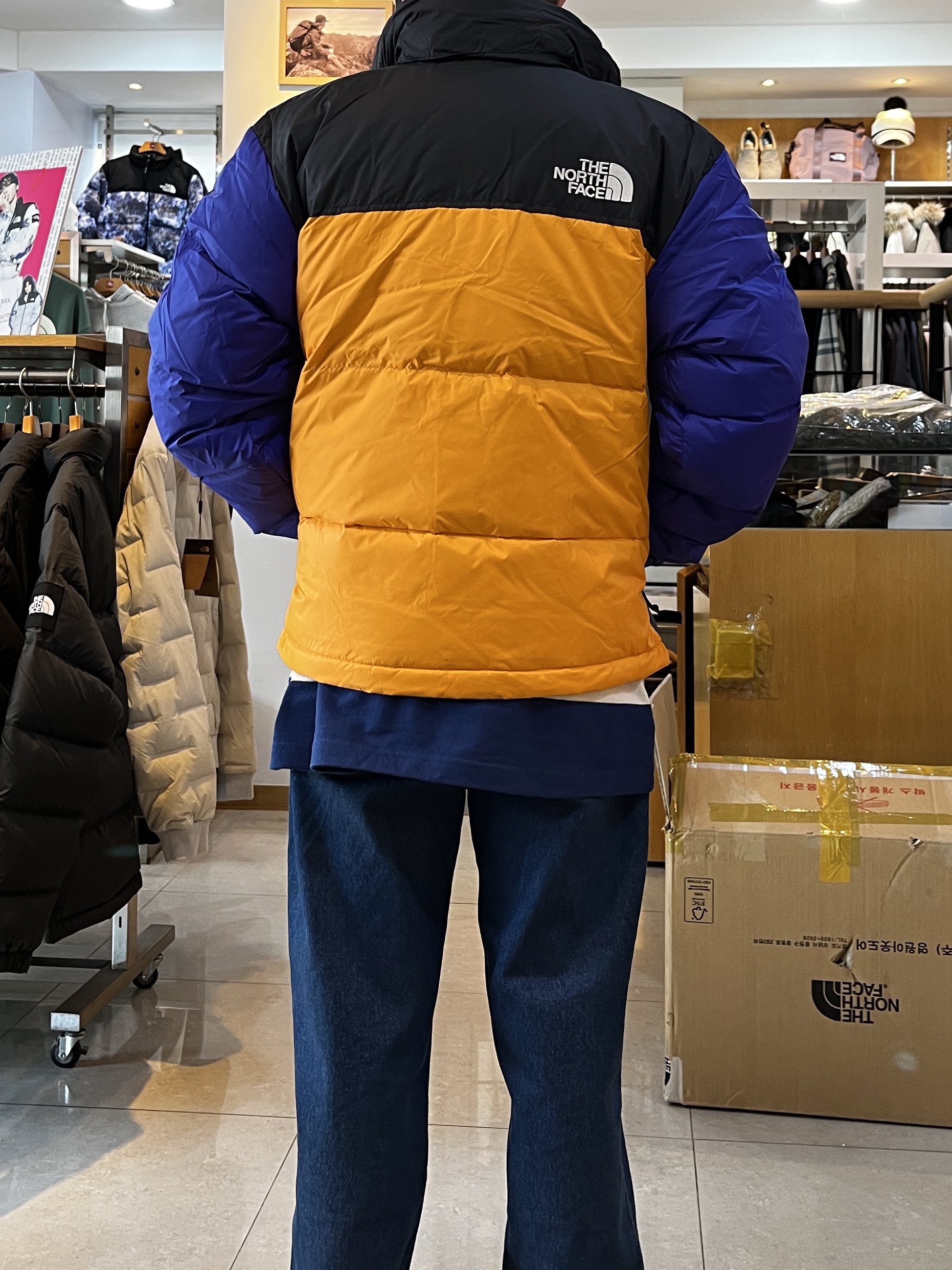 The North Face 1996 Eco Nuptse Jacket Black 착용 스타일 - 3