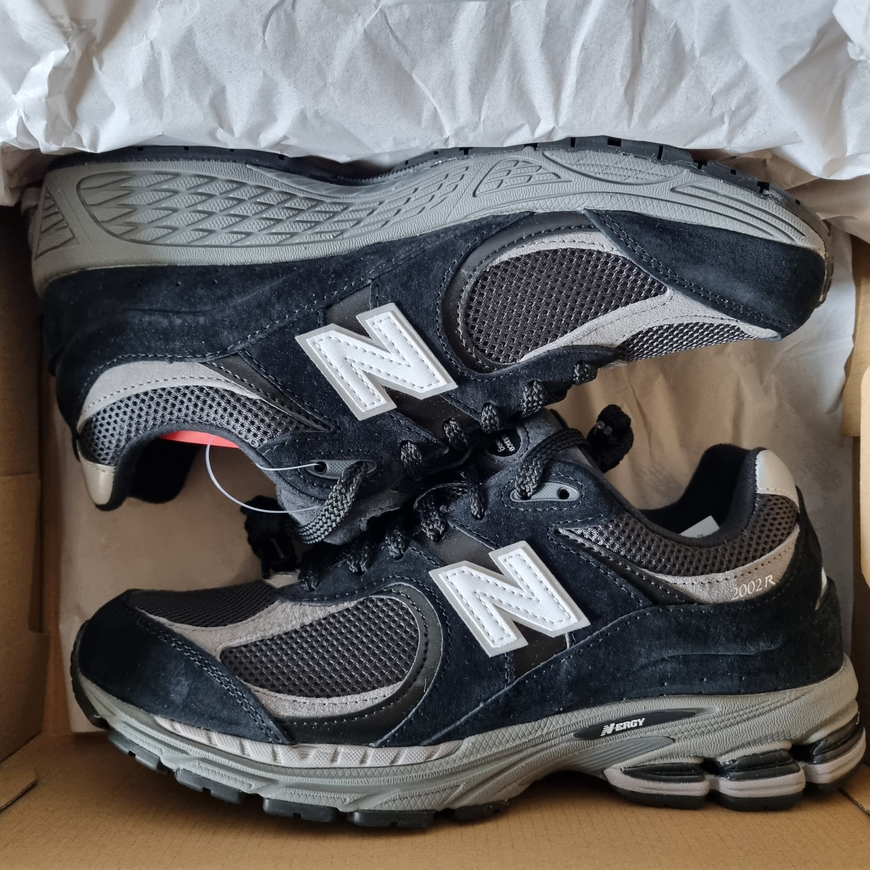 New Balance 2002R Black Dark Grey - JD Sports Exclusive 착용 스타일