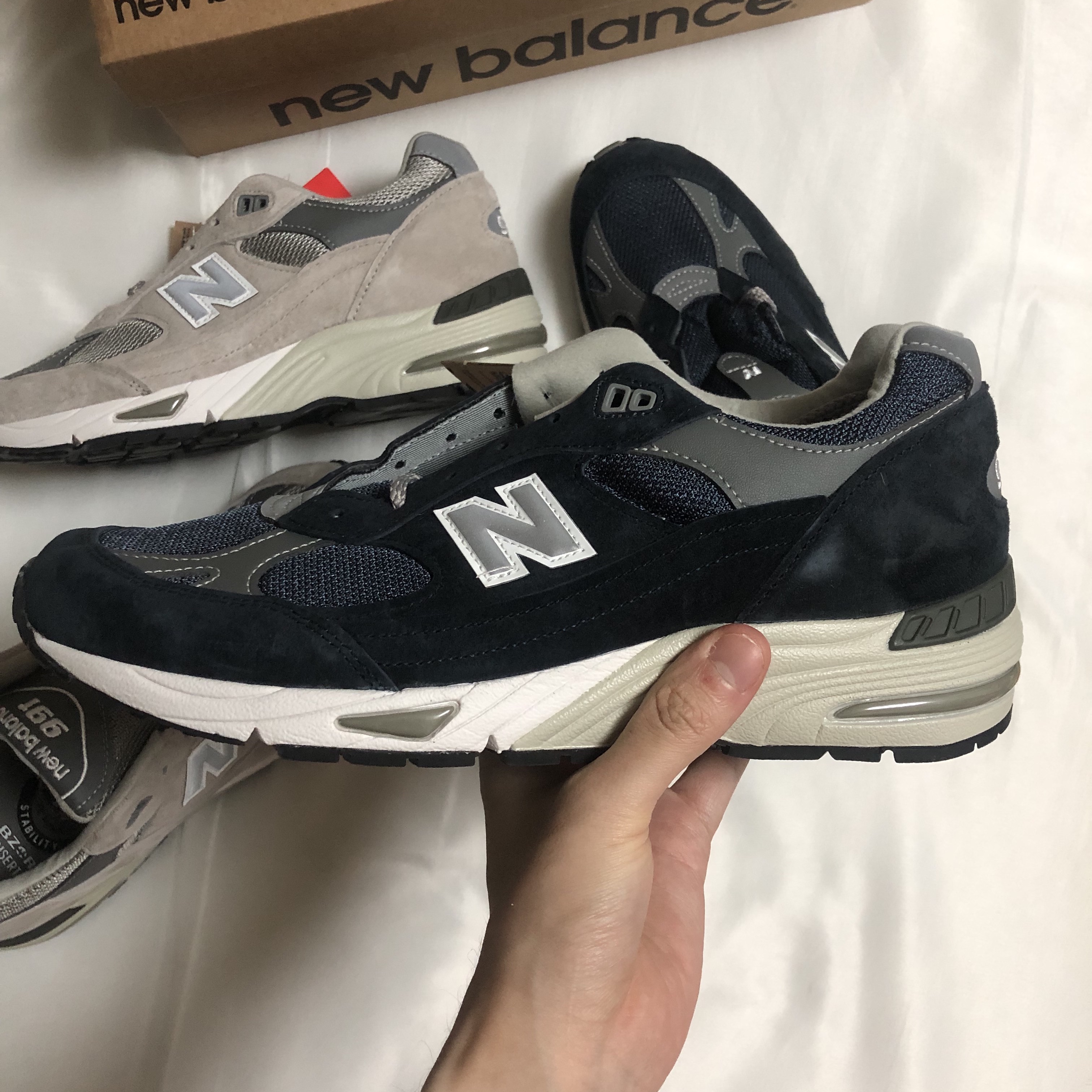 New Balance 991 Made in UK Navy, New Balance 991 Made in UK Grey 착용 스타일 - 3