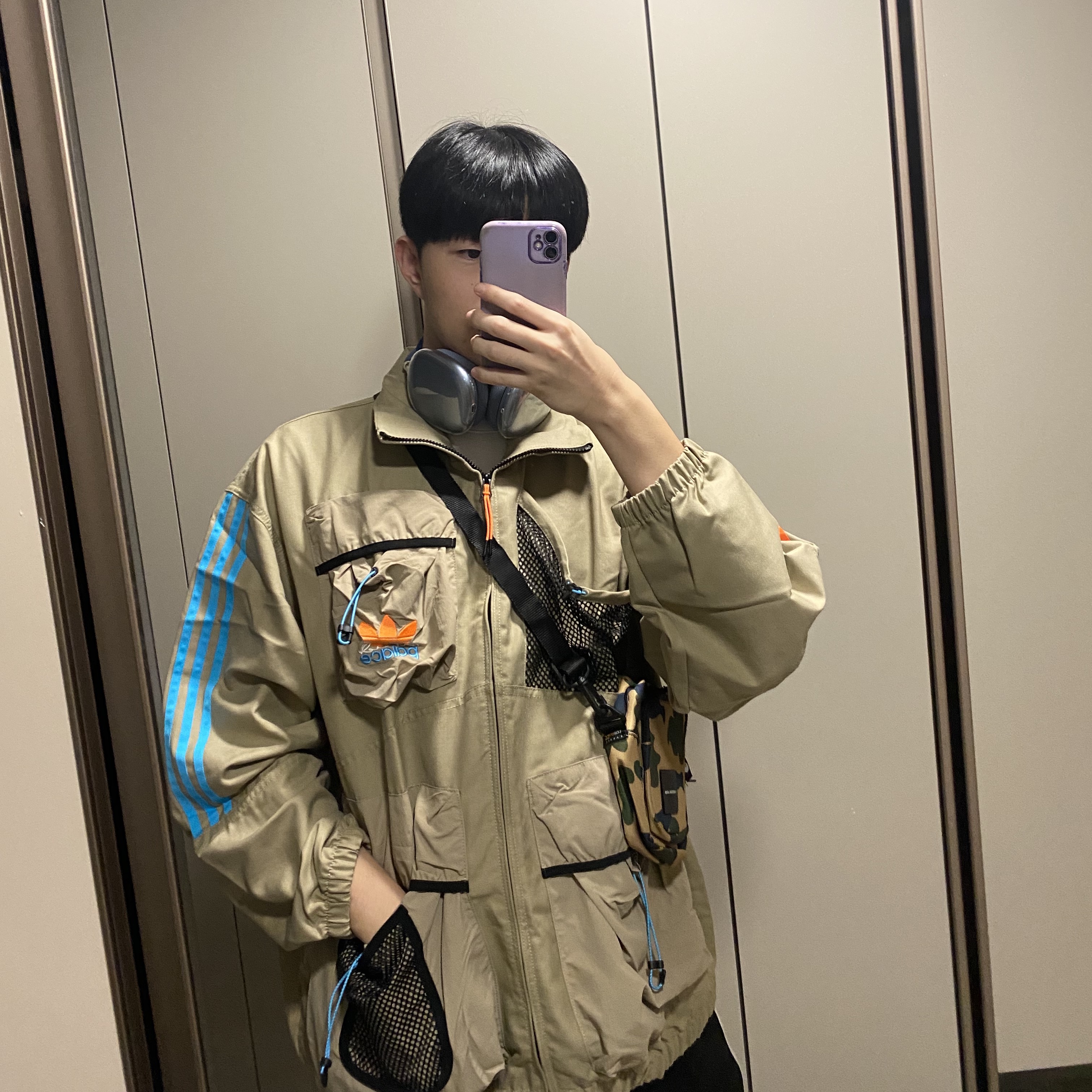 Palace x Adidas Nature Track Top Blanch Cargo - 22SS, Apple AirPods Max Lightning Sky Blue (Korean Ver.) 착용 스타일 - 1