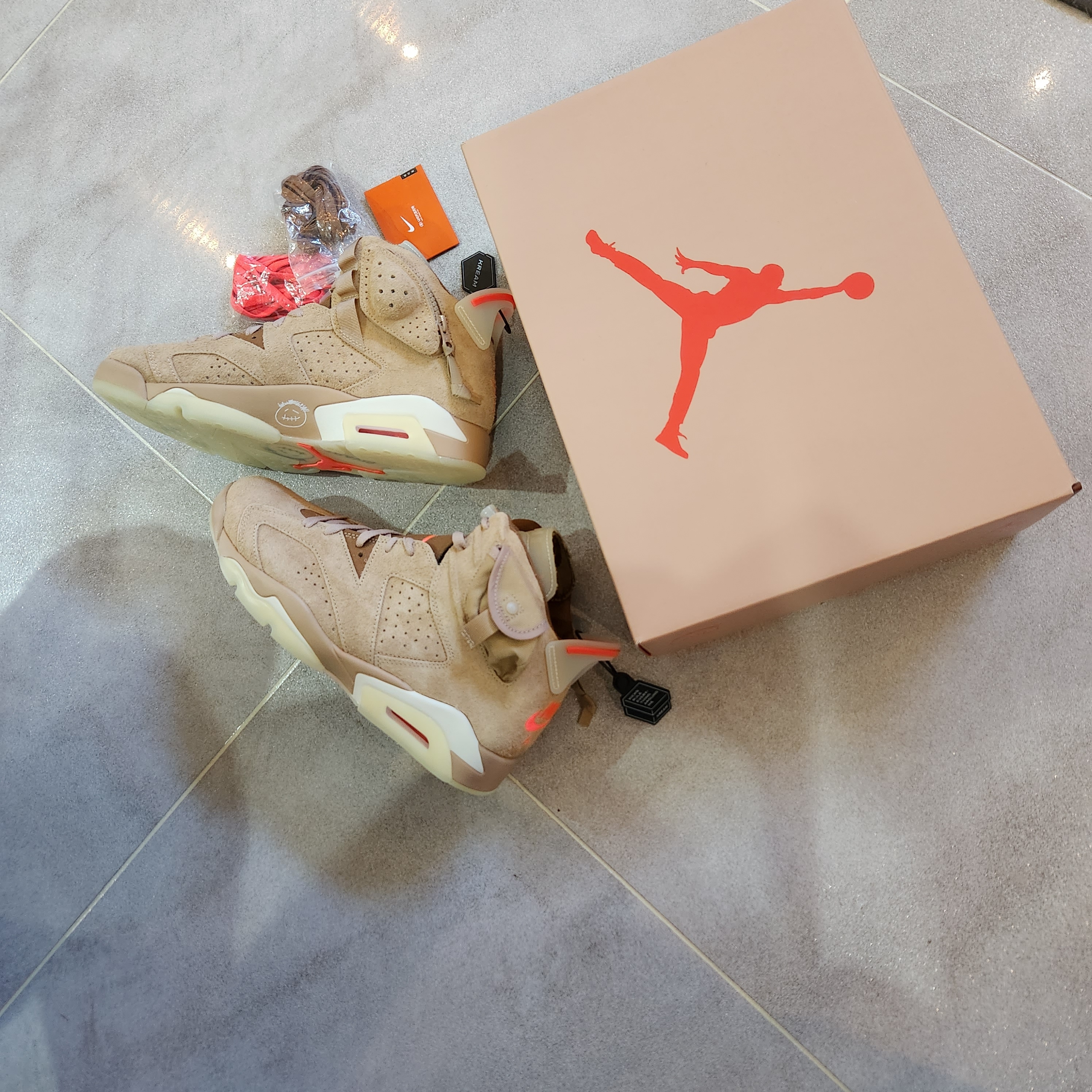 Jordan 6 x Travis Scott Retro SP British Khaki 착용 스타일