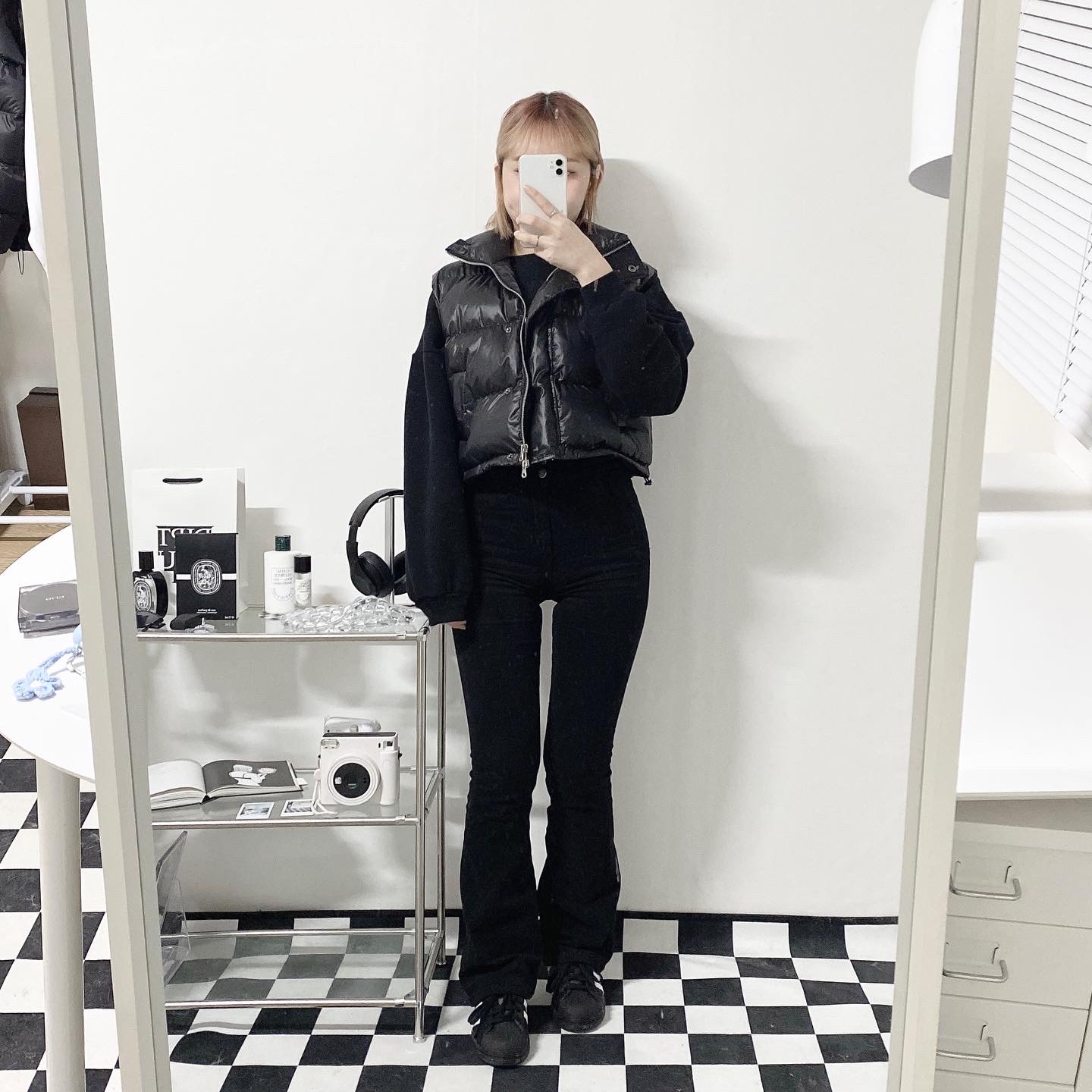 Adidas Superstar Core Black White 착용 스타일