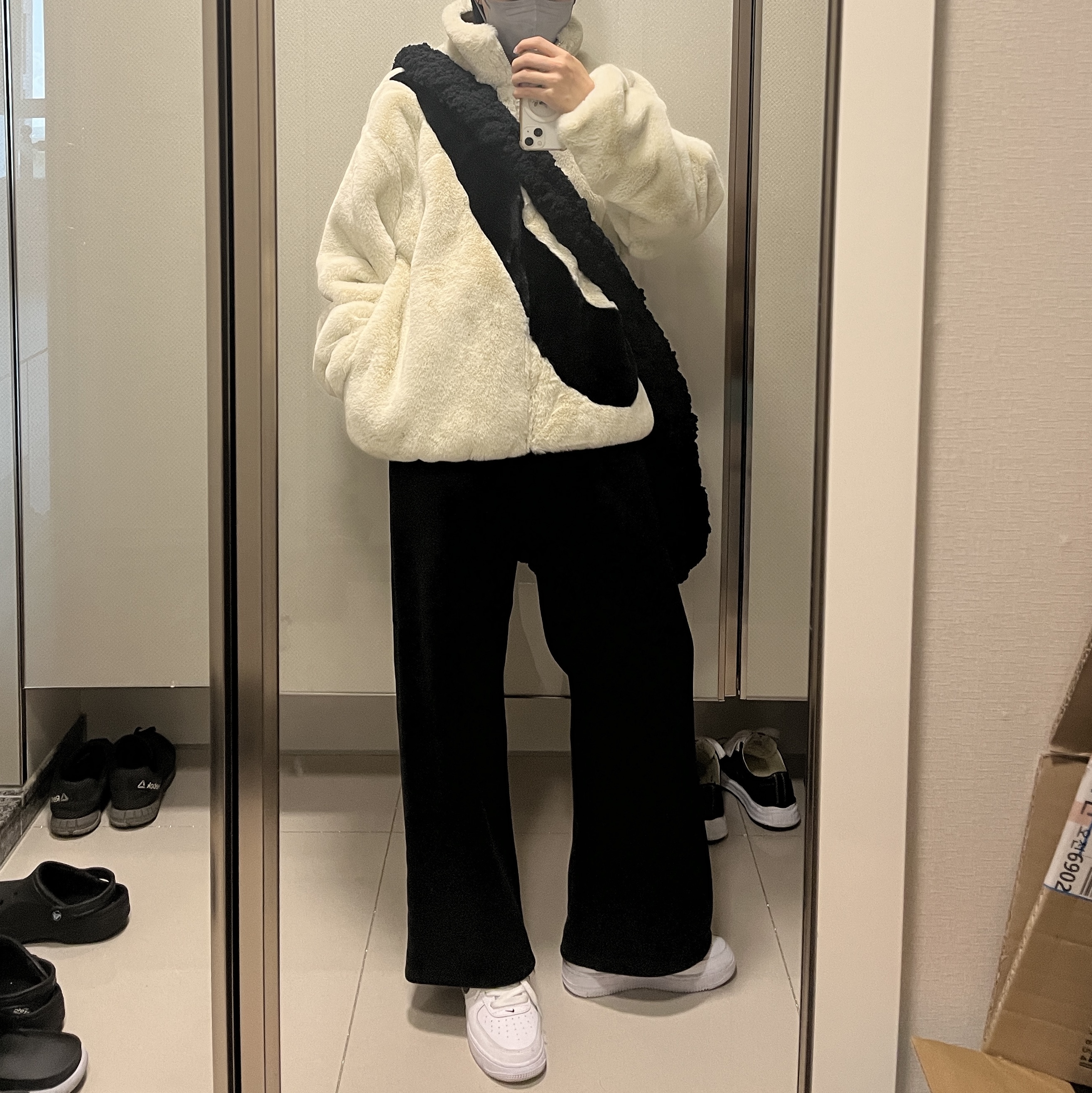 (W) Nike NSW Faux Fur Jacket Fossil - Asia, (GS) Nike Air Force 1 LV8 Have a Nike Day 착용 스타일