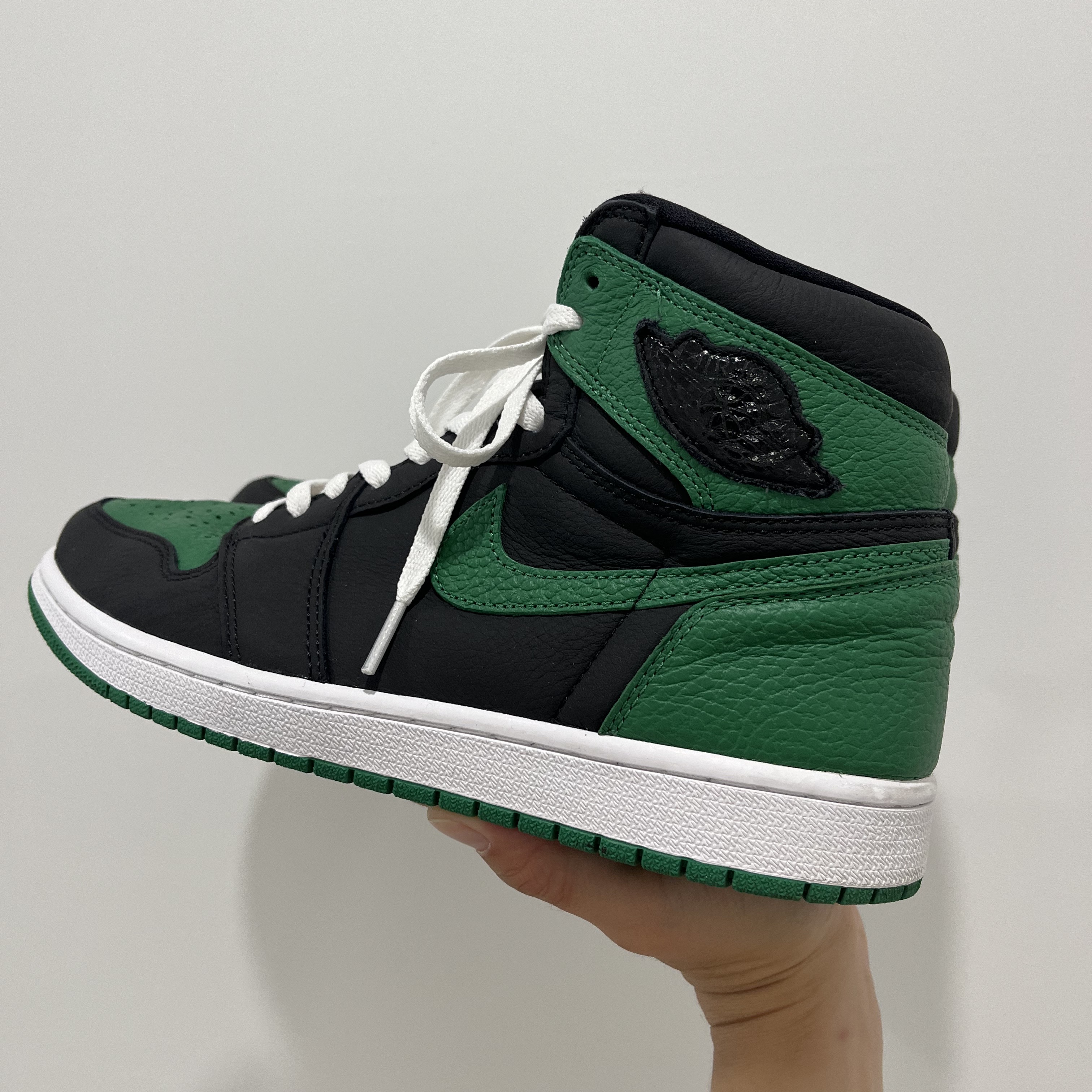Jordan 1 Retro High OG Pine Green Black 착용 스타일 - 4