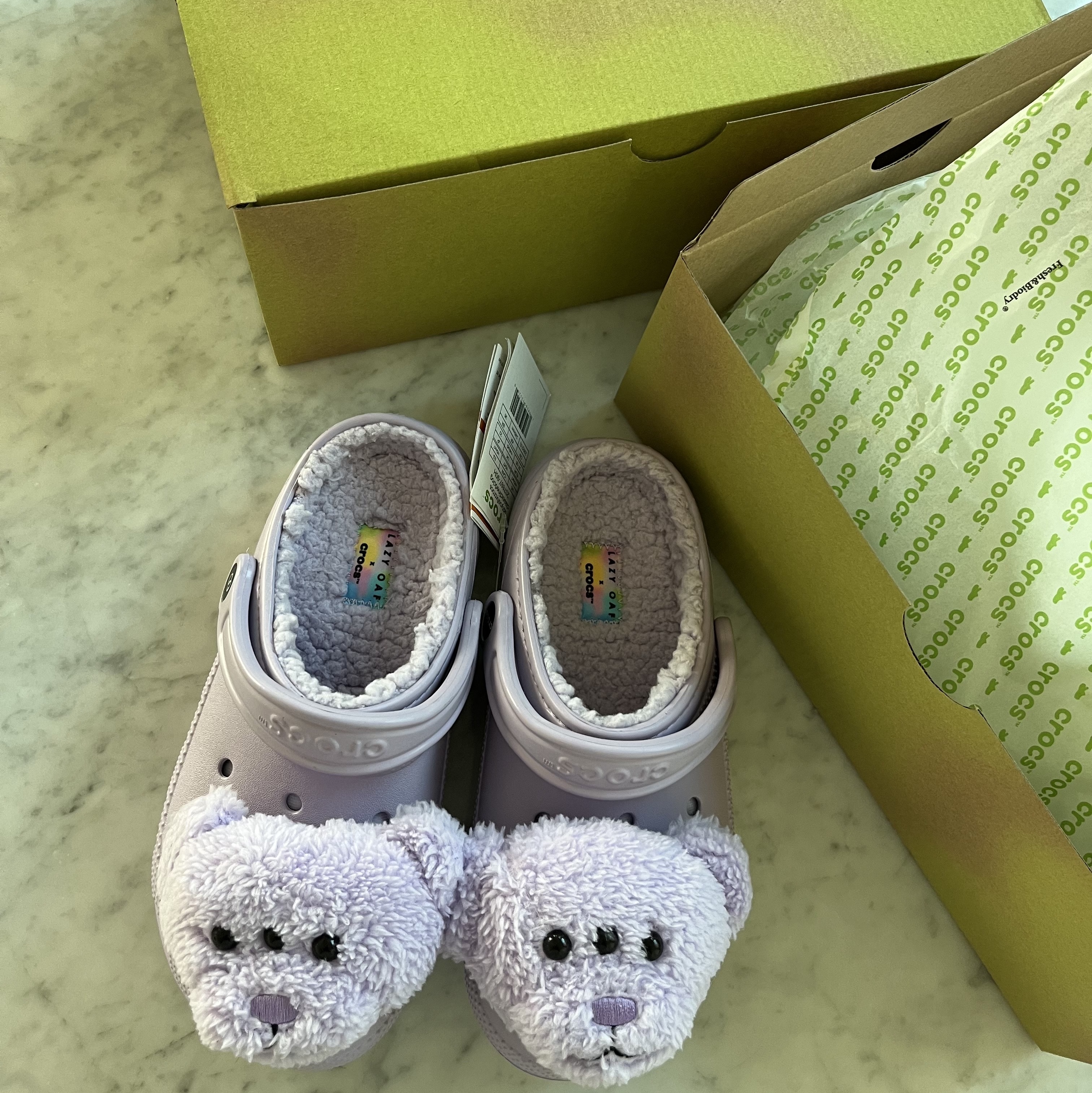 Crocs x Lazy Oaf Classic Lined Clog Lilac 착용 스타일 - 2