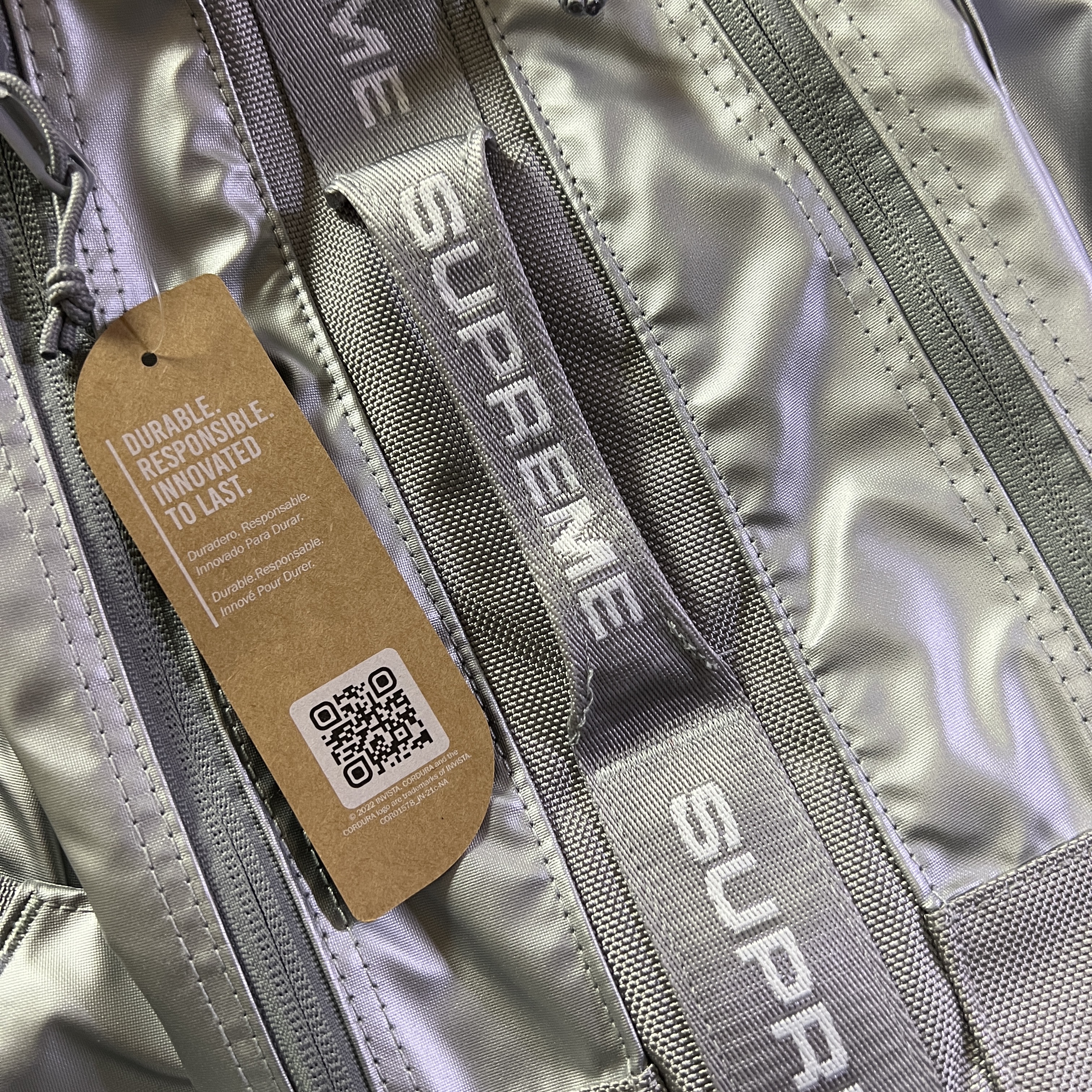 Supreme Backpack Silver - 22FW 착용 스타일