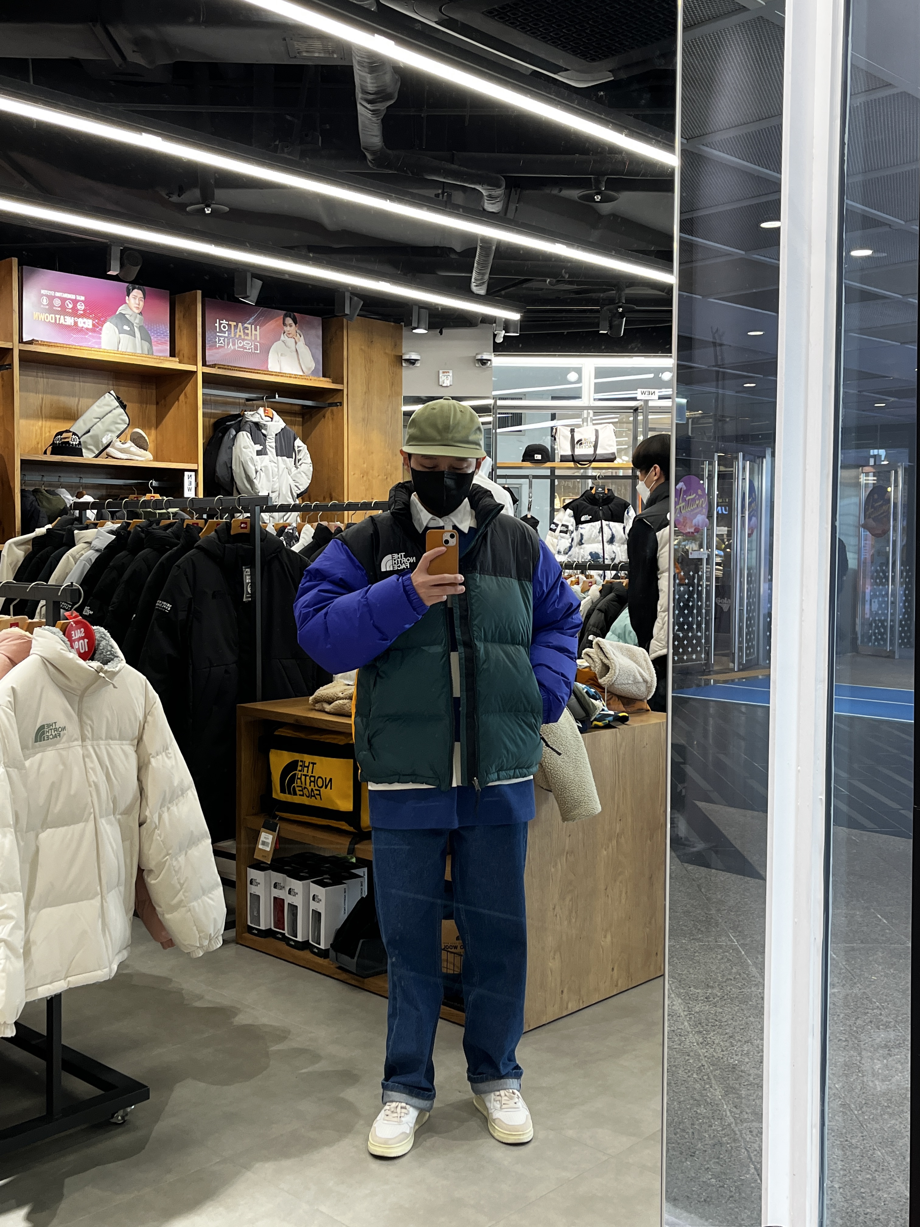 The North Face 1996 Eco Nuptse Jacket Black 착용 스타일 - 1