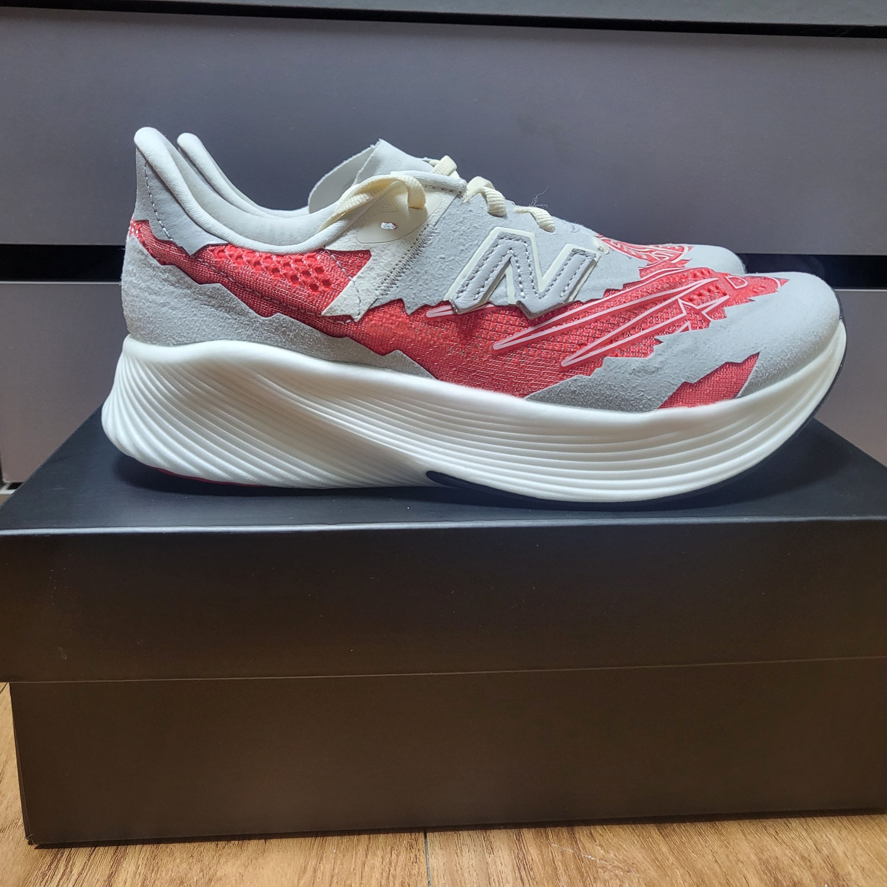 New Balance x Stone Island x Tokyo Design Studio FuelCell RC Elite v2 SI Red 착용 스타일 - 1
