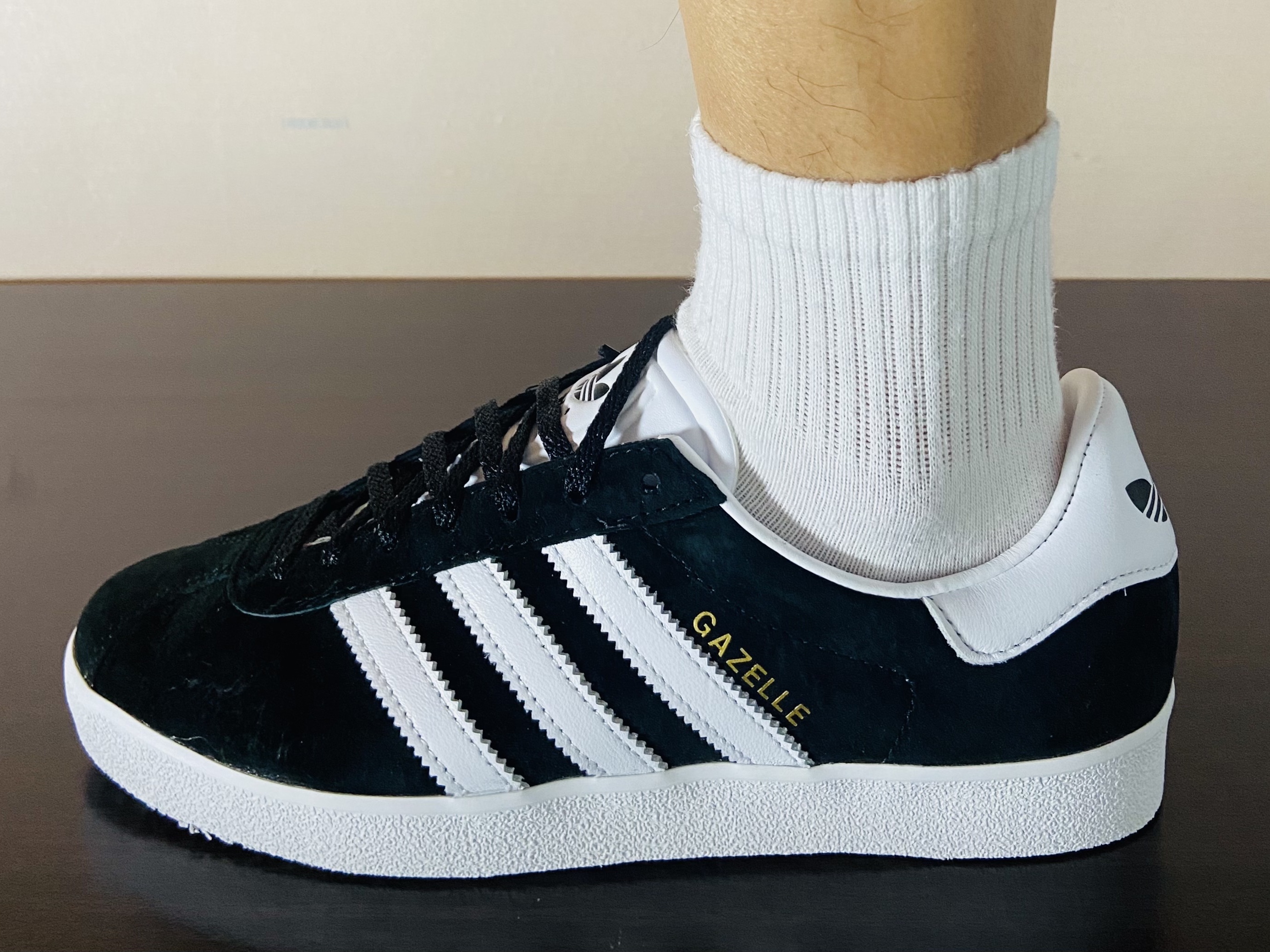 Adidas Gazelle 85 Core Black 착용 스타일