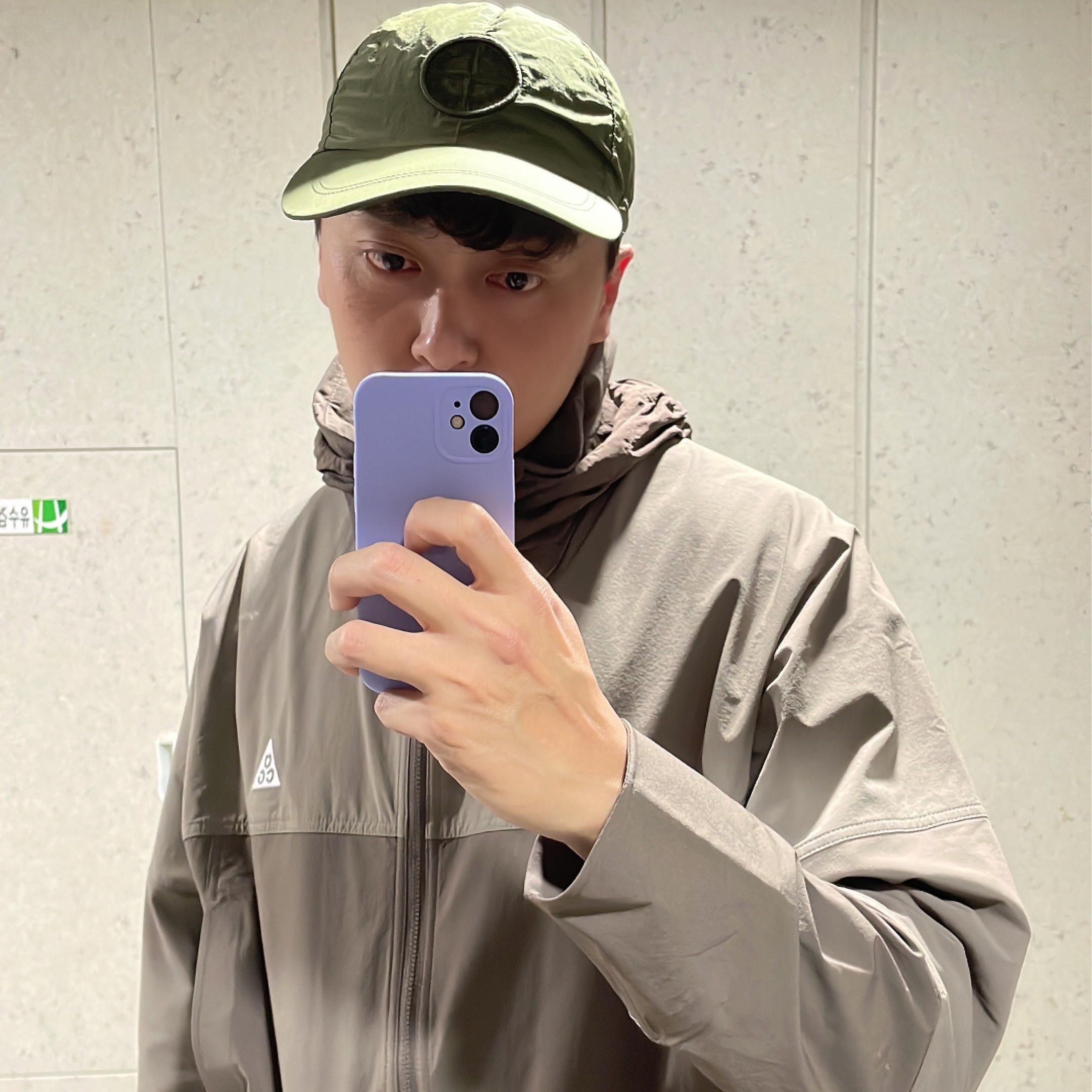 Stone Island 99576 Nylon Metal 6-Panel Cap Olive Green - 22SS, Nike ACG Sun Farer Jacket Ironstone - Asia 착용 스타일 - 2