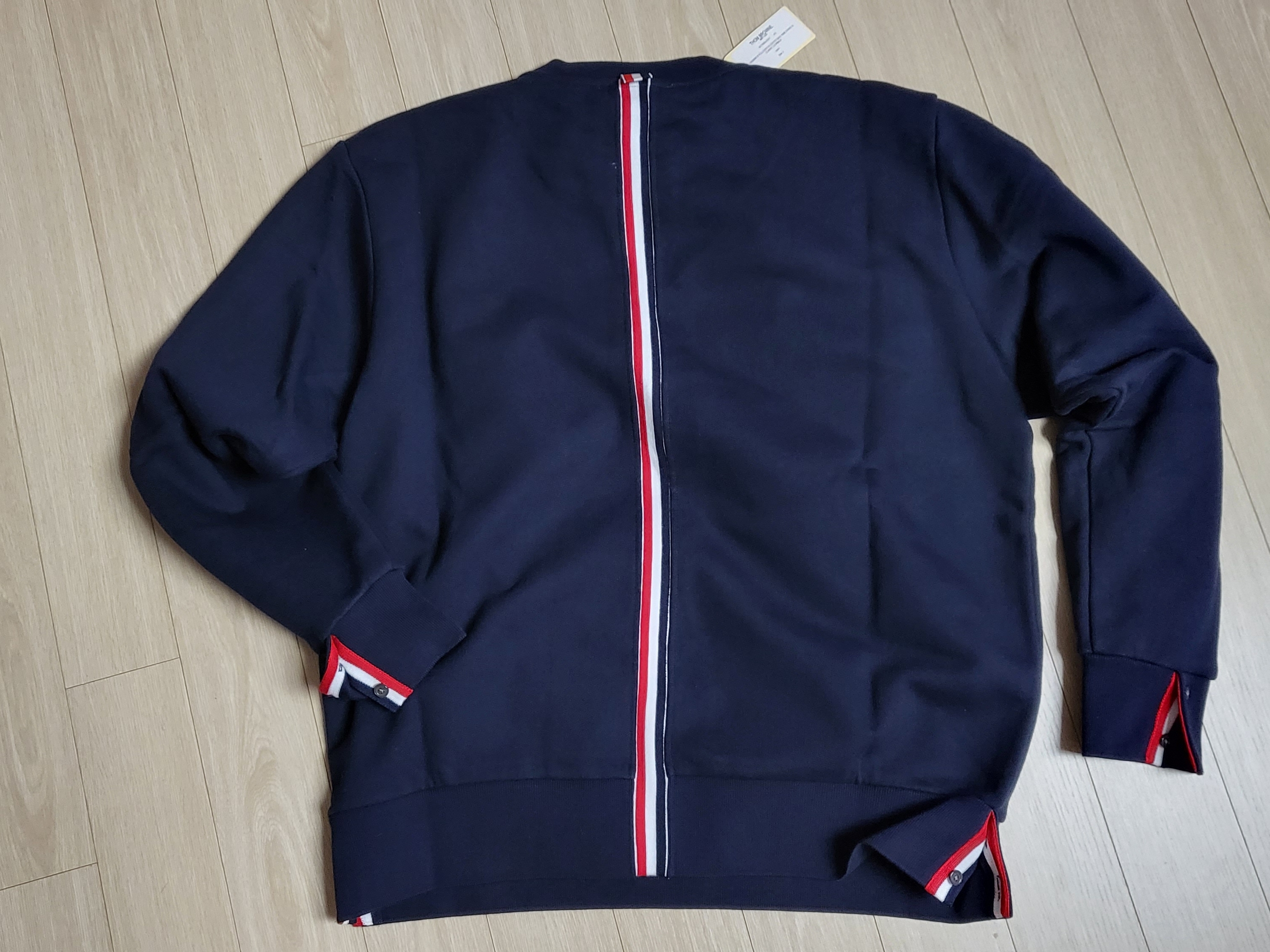 Thom Browne Loopback Center Back Stripe Crewneck Pullover Knit Navy 착용 스타일 - 1