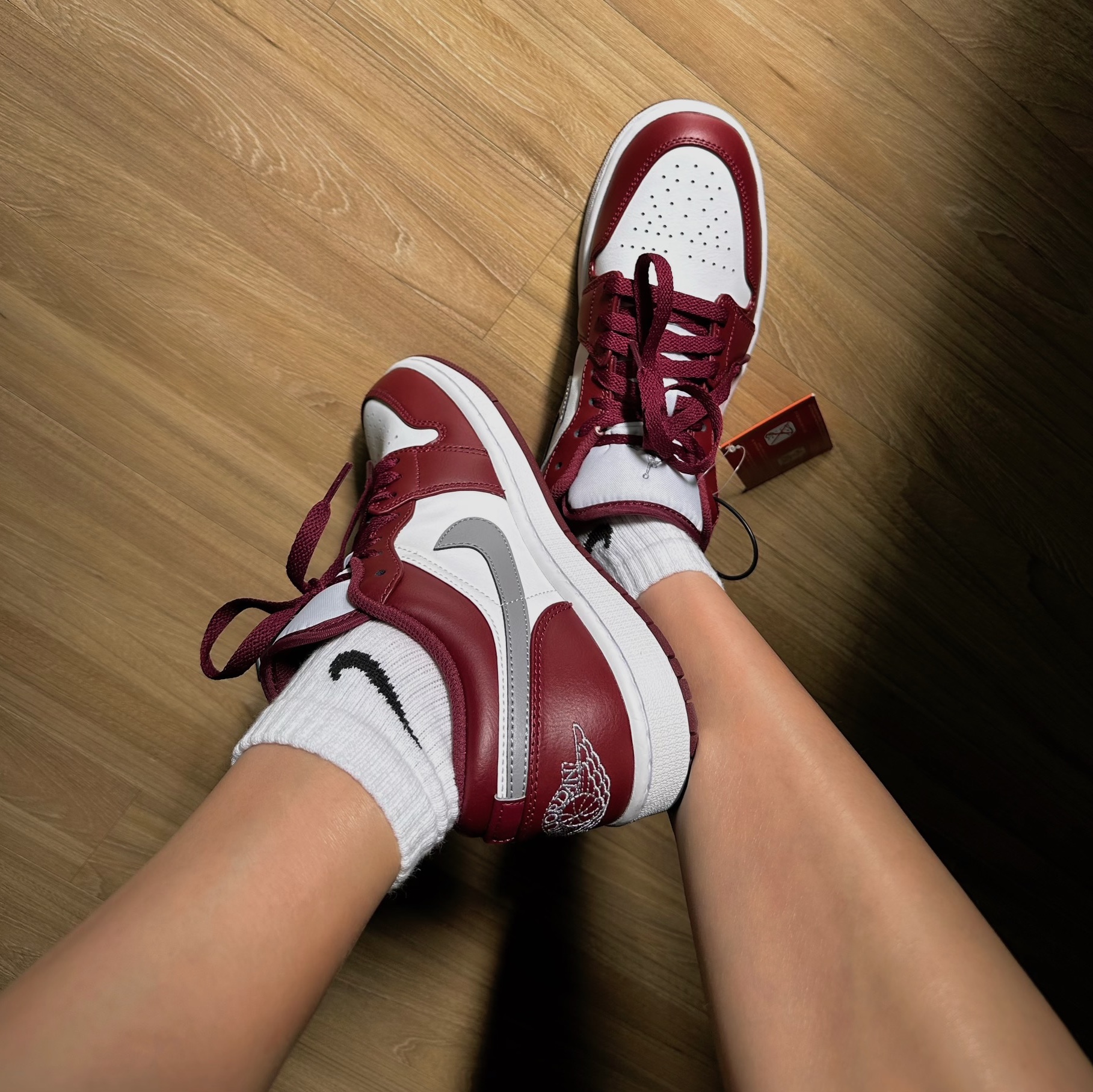 Jordan 1 Low Cherrywood Red 착용 스타일
