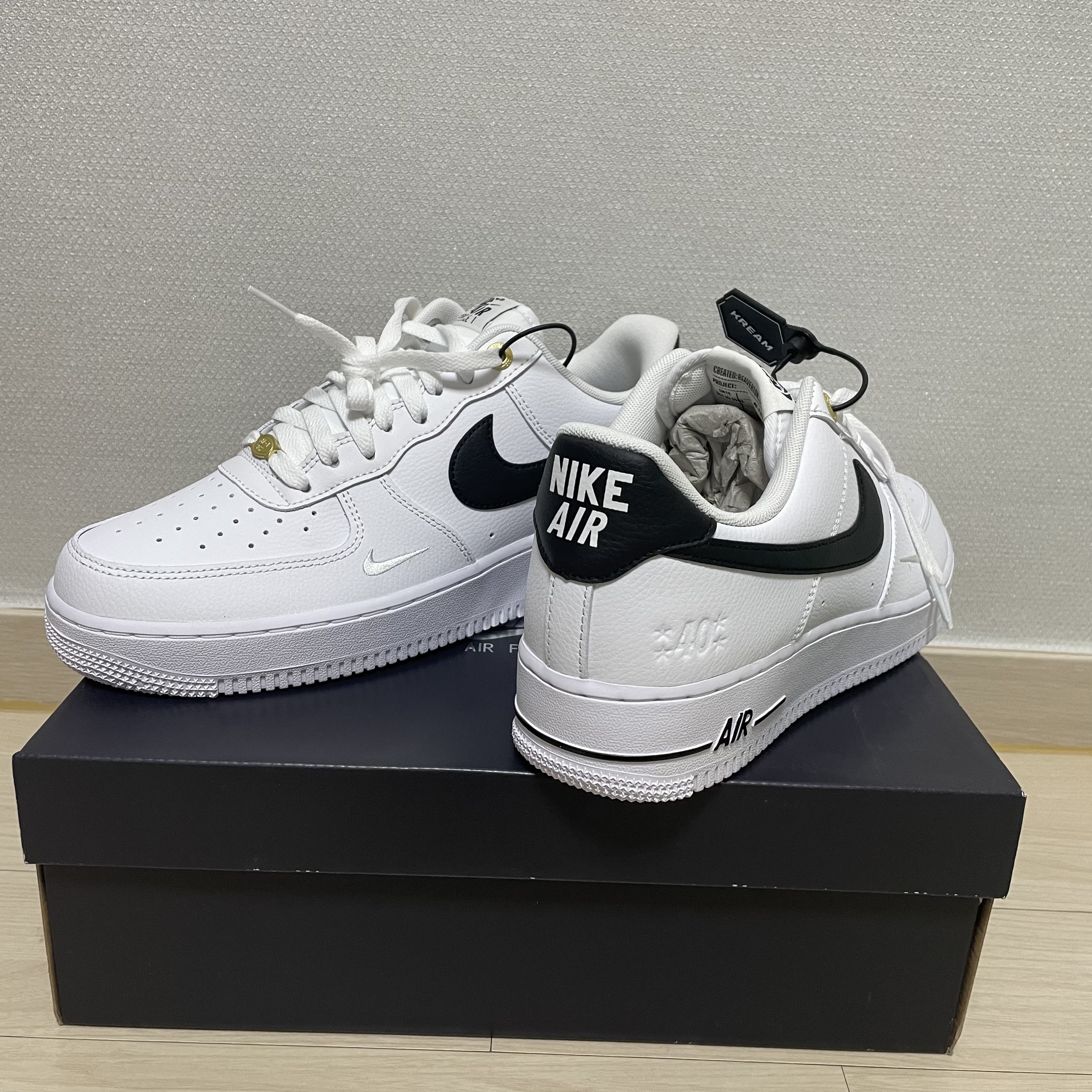Nike Air Force 1 '07 LV8 40th Anniversary Join Forces White Black 착용 스타일 - 1