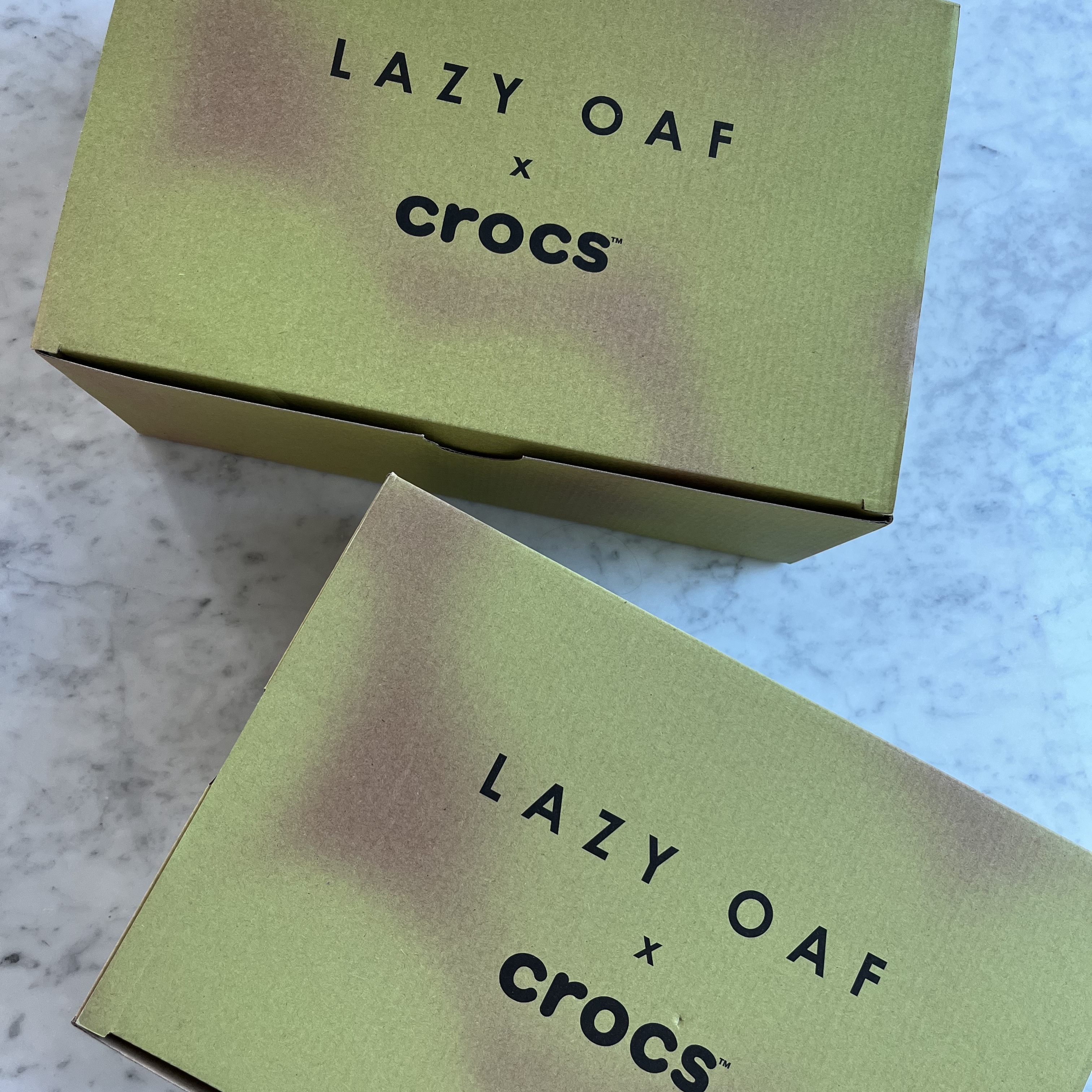Crocs x Lazy Oaf Classic Lined Clog Lilac 착용 스타일 - 1