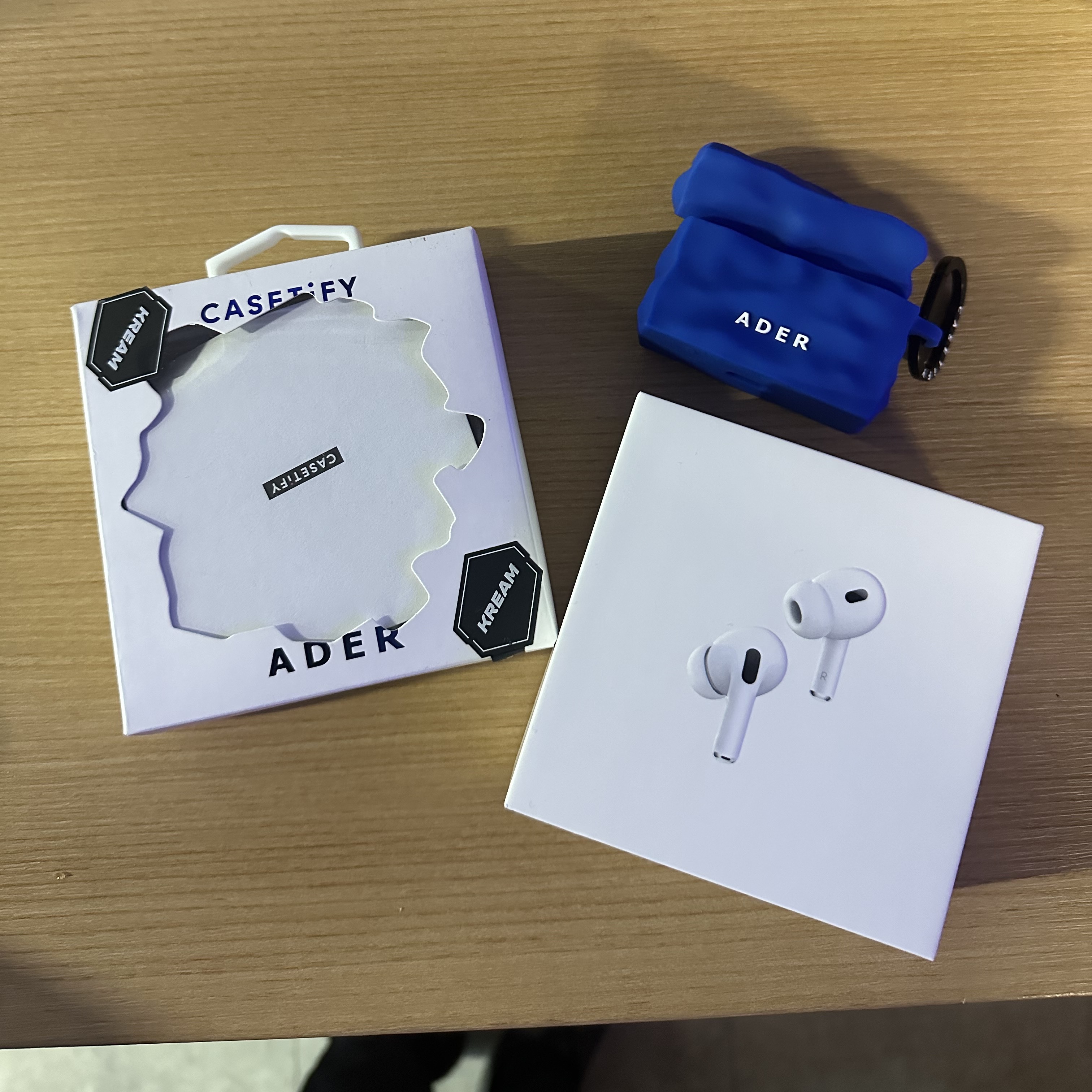 Apple AirPods Pro 2nd Gen (Korean Ver.), Casetify x Ader Error AirPods Pro Case 착용 스타일 - 1