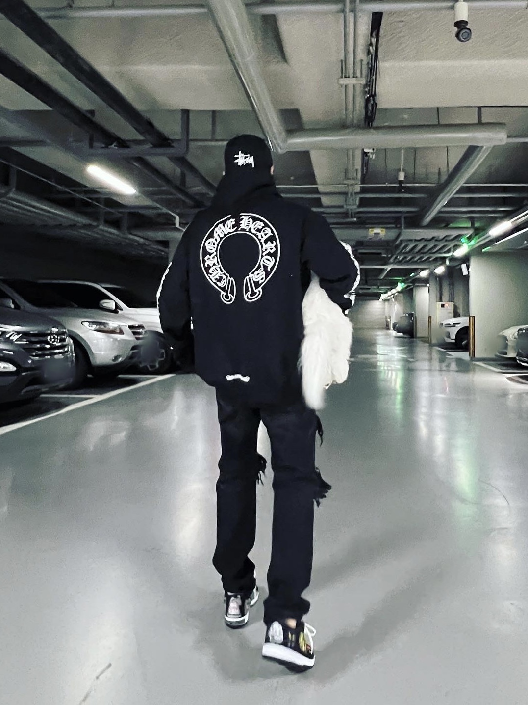 Chrome Hearts Horseshoe Floral Fleece Zip-Up Hoodie Black, Nike x Neckface SB Dunk Low Pro Black 착용 스타일 - 1