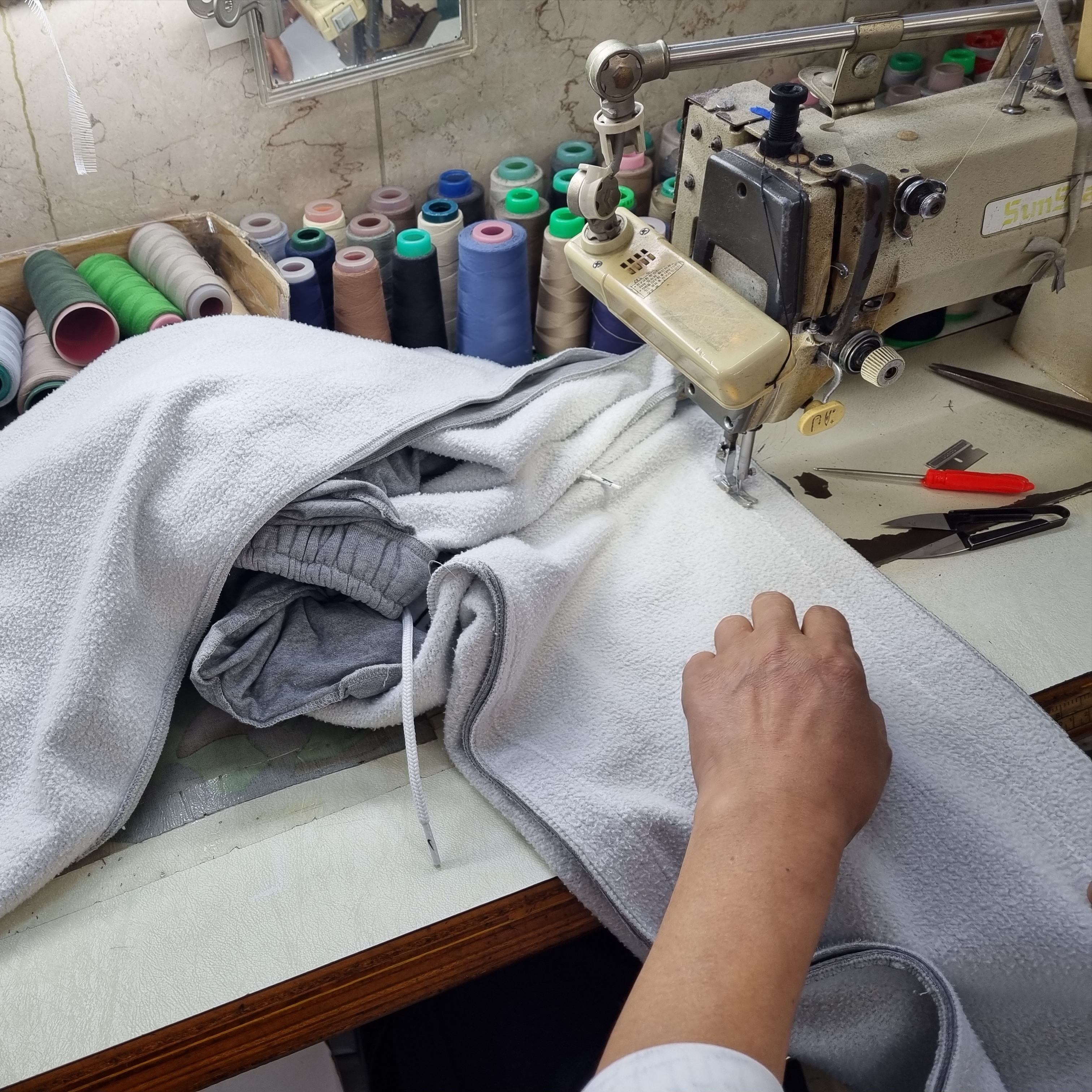 Nike x Stussy NRG RA Pullover Hoodie Dark Grey Heather (DJ9489-063), Nike x Stussy NRG RA Pullover Hoodie Dark Grey Heather (DJ9488-063) 착용 스타일 - 4