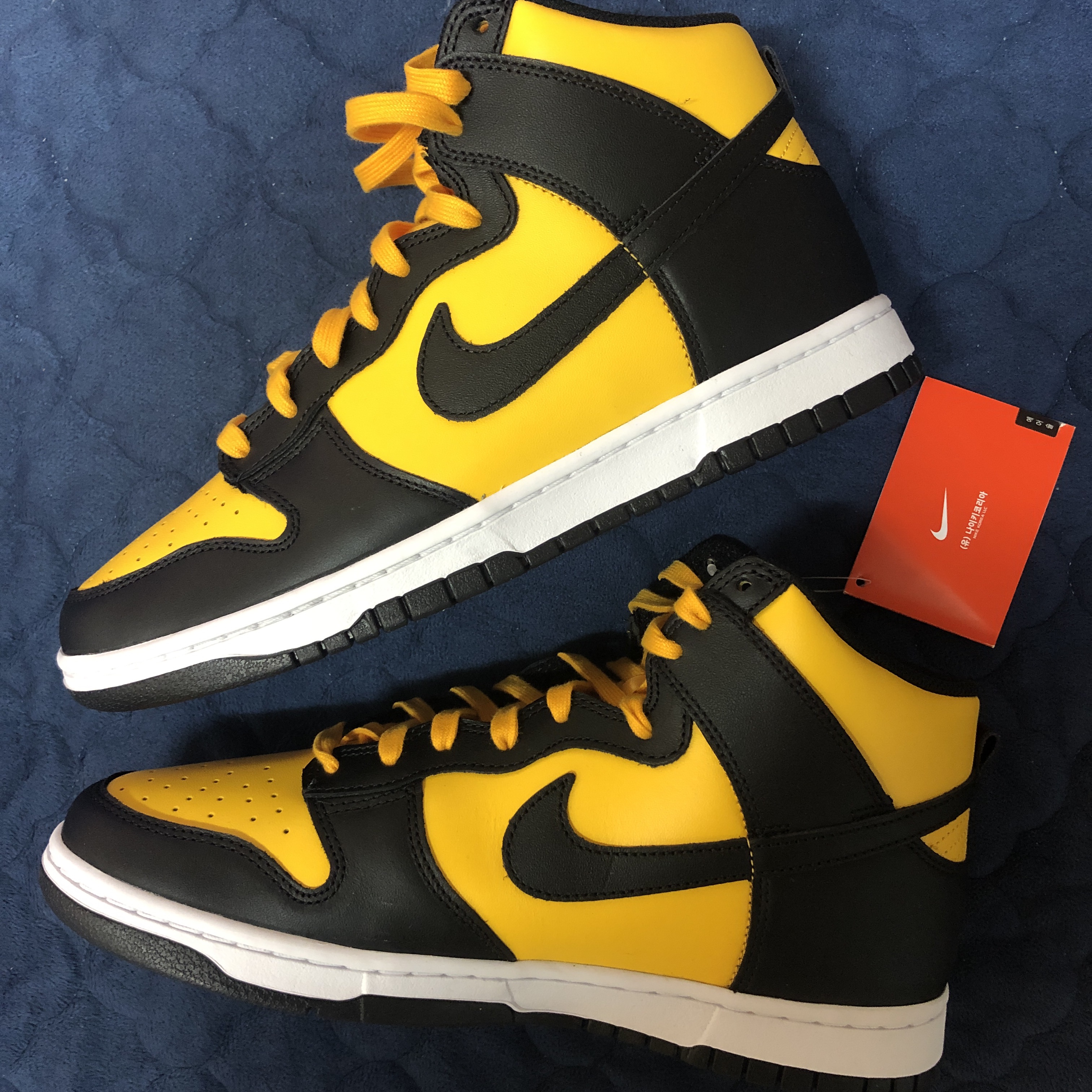 Nike Dunk High Retro University Gold and Black 착용 스타일