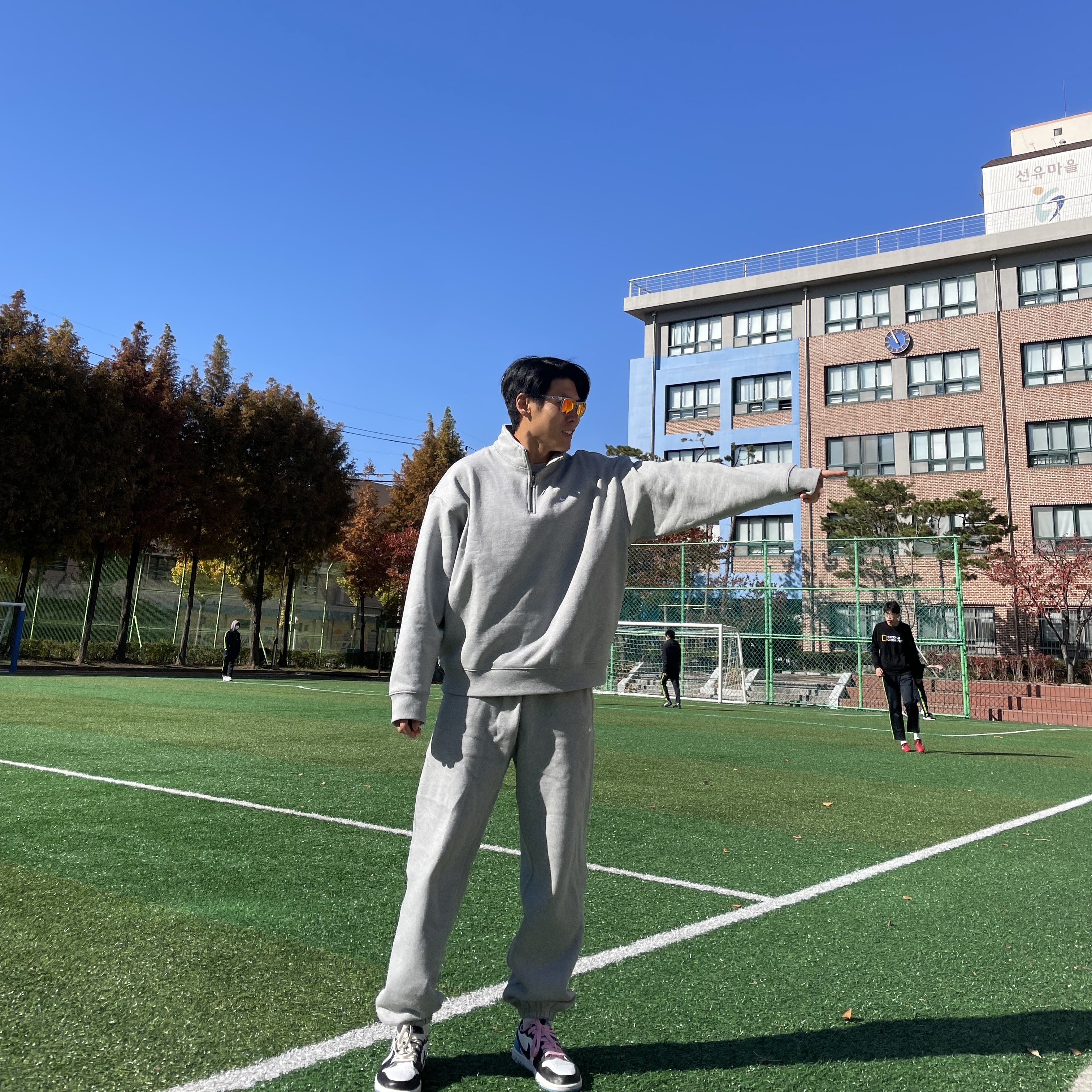 Nike ACG Therma-Fit ADV Lunar Lake Puffer Jacket Black - Asia, (W) Nike NRG Solo Swoosh Fleece Pants Dark Grey Heather - Asia 착용 스타일 - 4