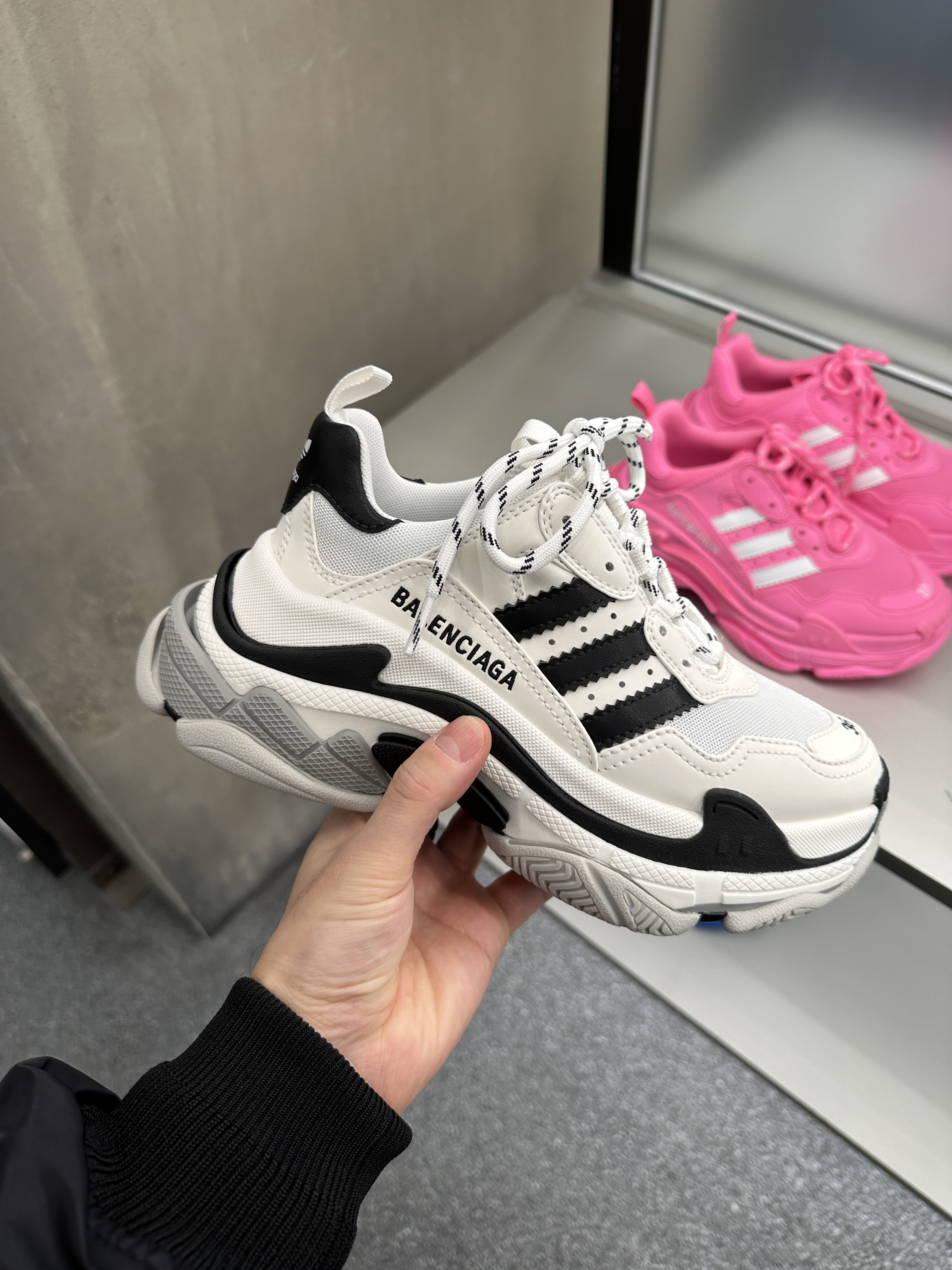 Balenciaga x Adidas Triple S Sneakers Black, Balenciaga x Adidas Hoodie Large Fit Black 착용 스타일 - 5
