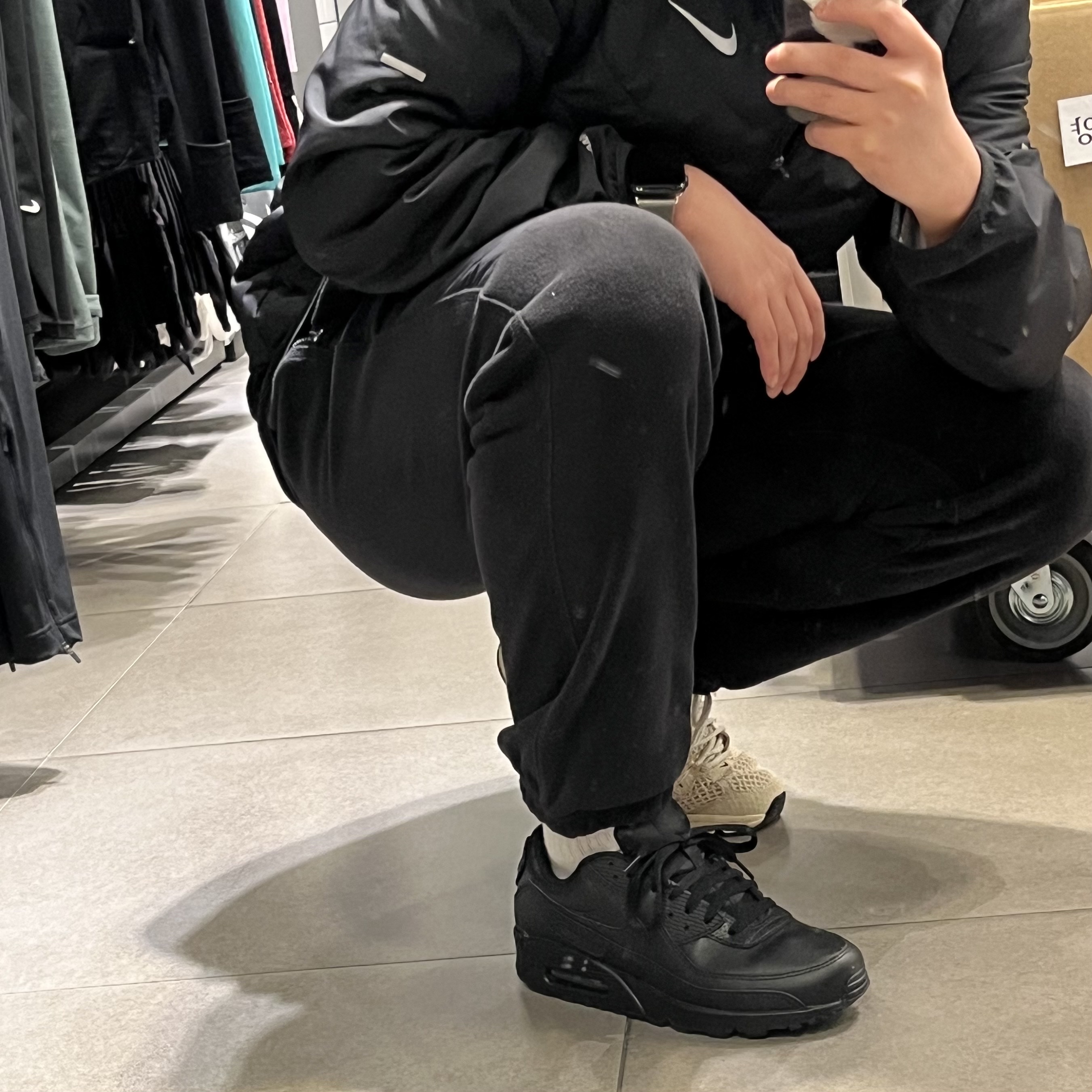Nike Air Max 90 LTR Triple Black, Nike Air Max 90 LTR Triple White 착용 스타일 - 2