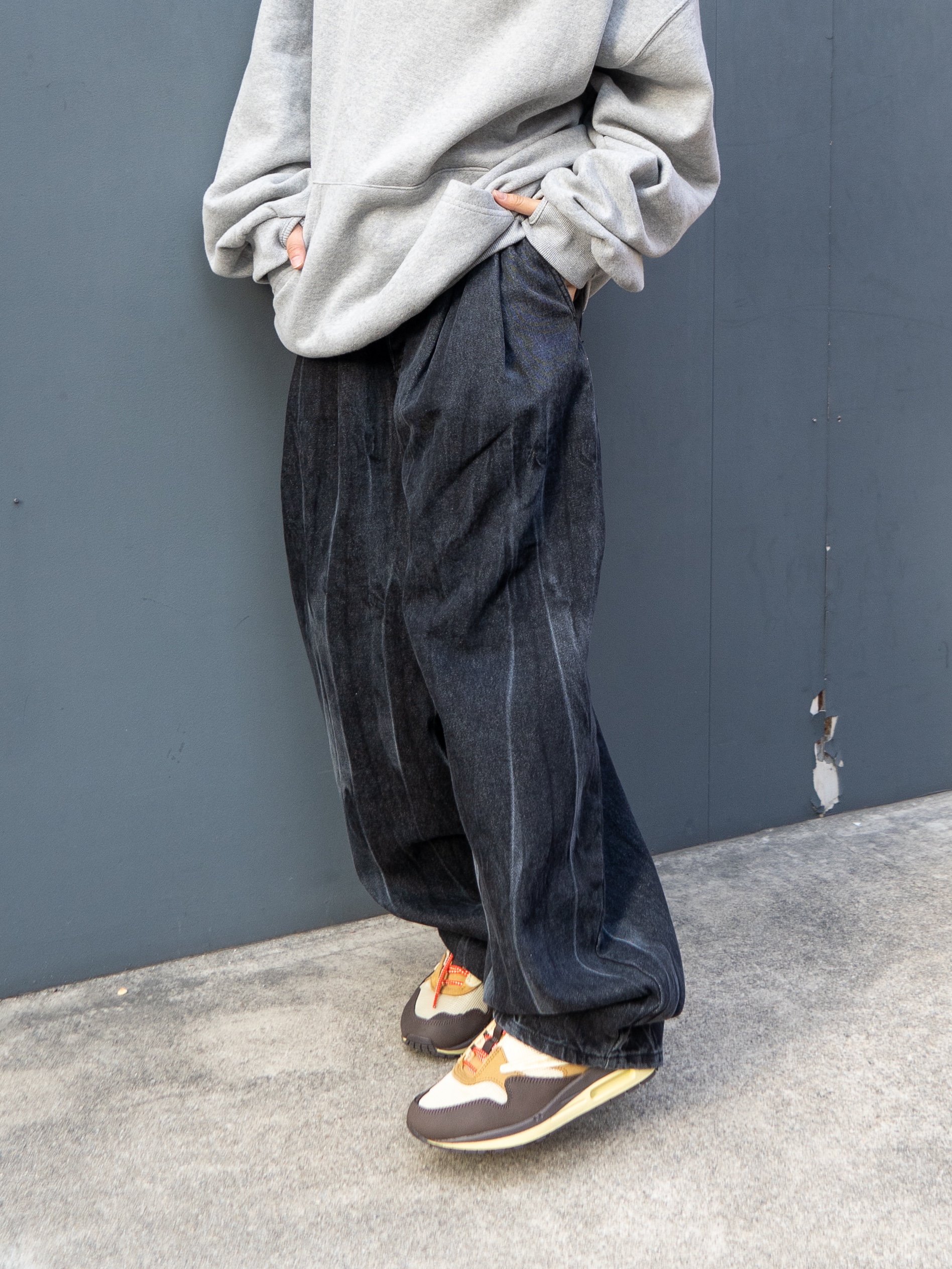 Nike x Travis Scott Air Max 1 Cact.us Brown 착용 스타일 - 3