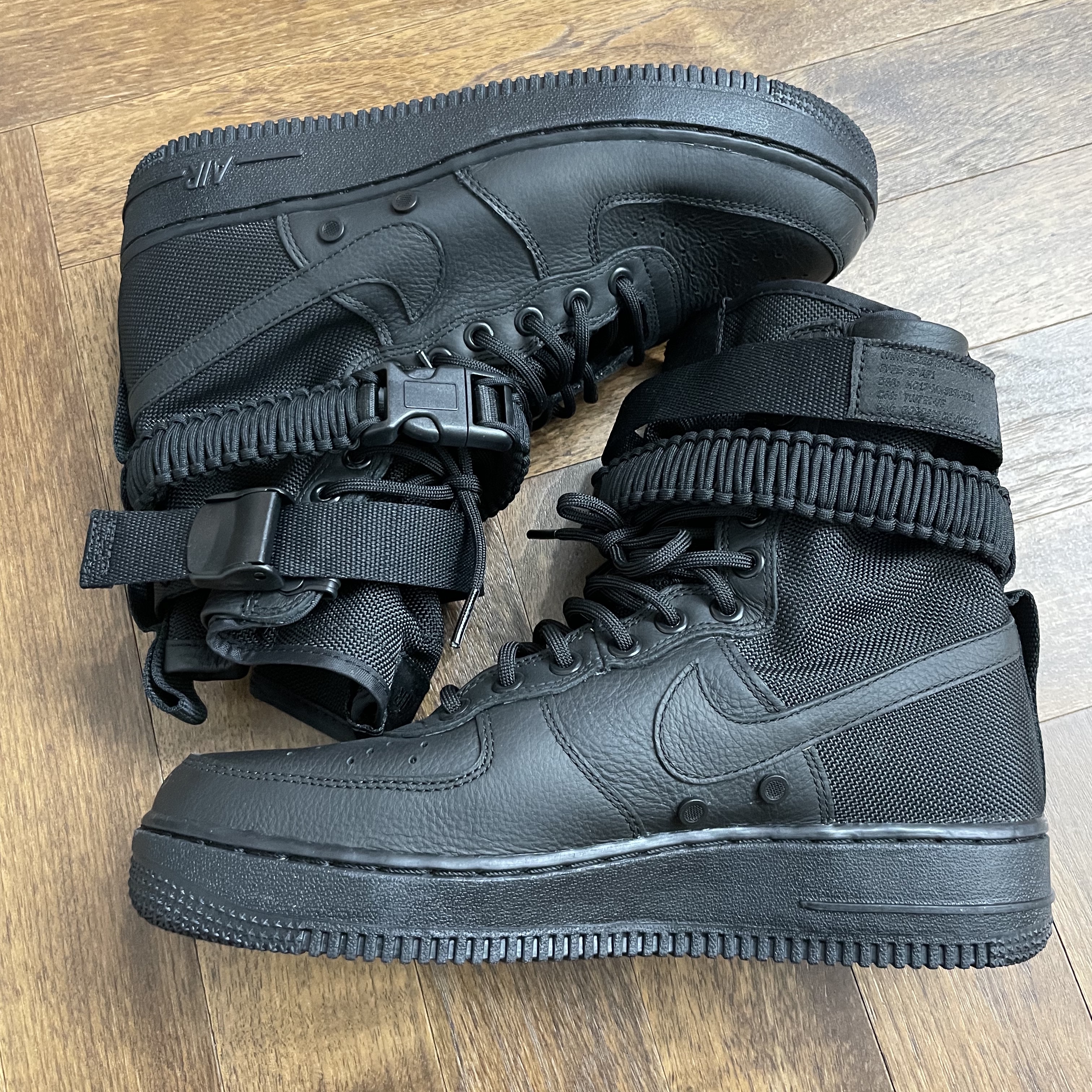 Nike SF Air Force 1 High Triple Black 착용 스타일