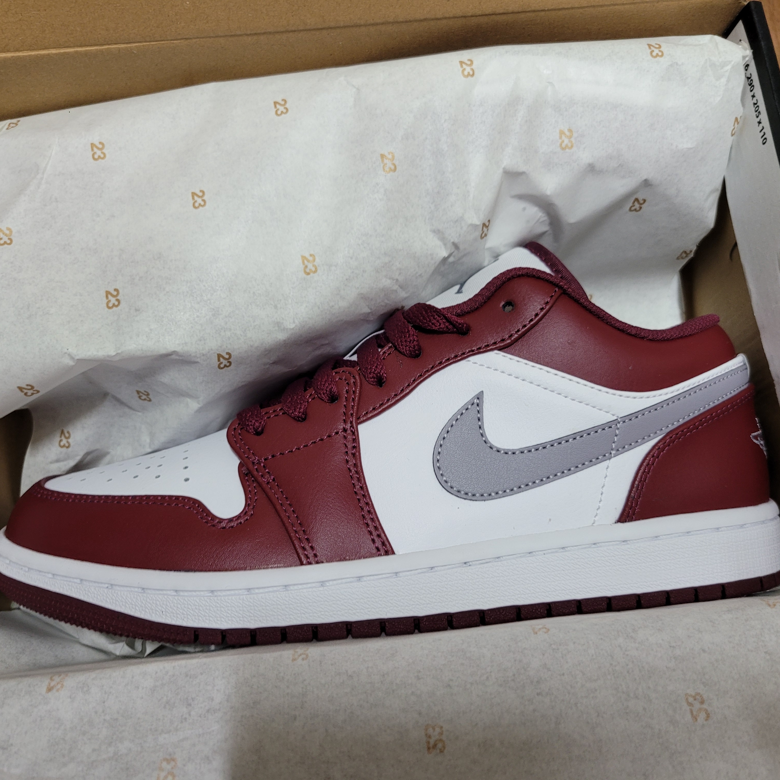Jordan 1 Low Cherrywood Red 착용 스타일