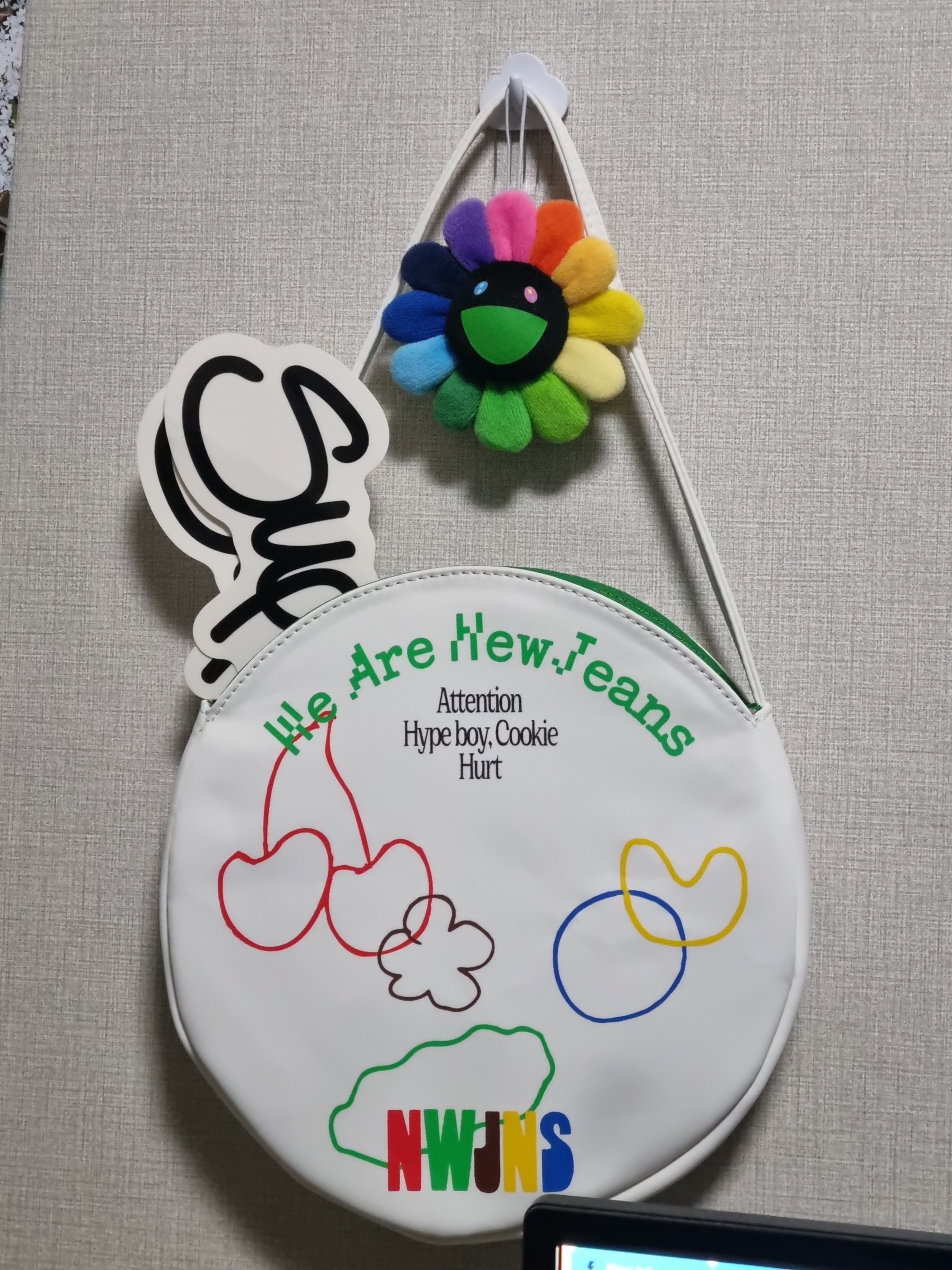 NewJeans 1st EP New Jeans Limited Edition (White Ver.) 착용 스타일