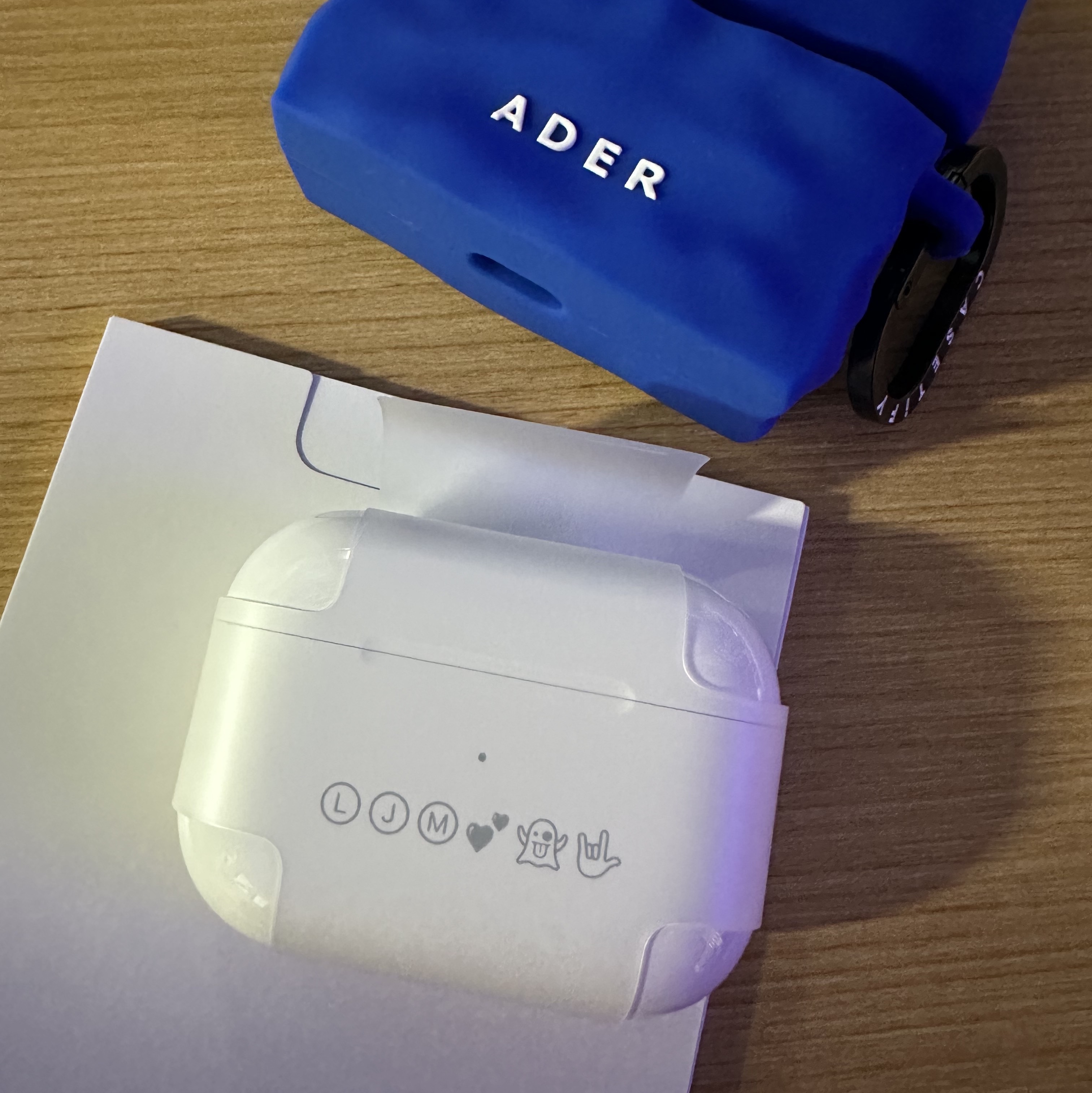 Apple AirPods Pro 2nd Gen (Korean Ver.), Casetify x Ader Error AirPods Pro Case 착용 스타일 - 2