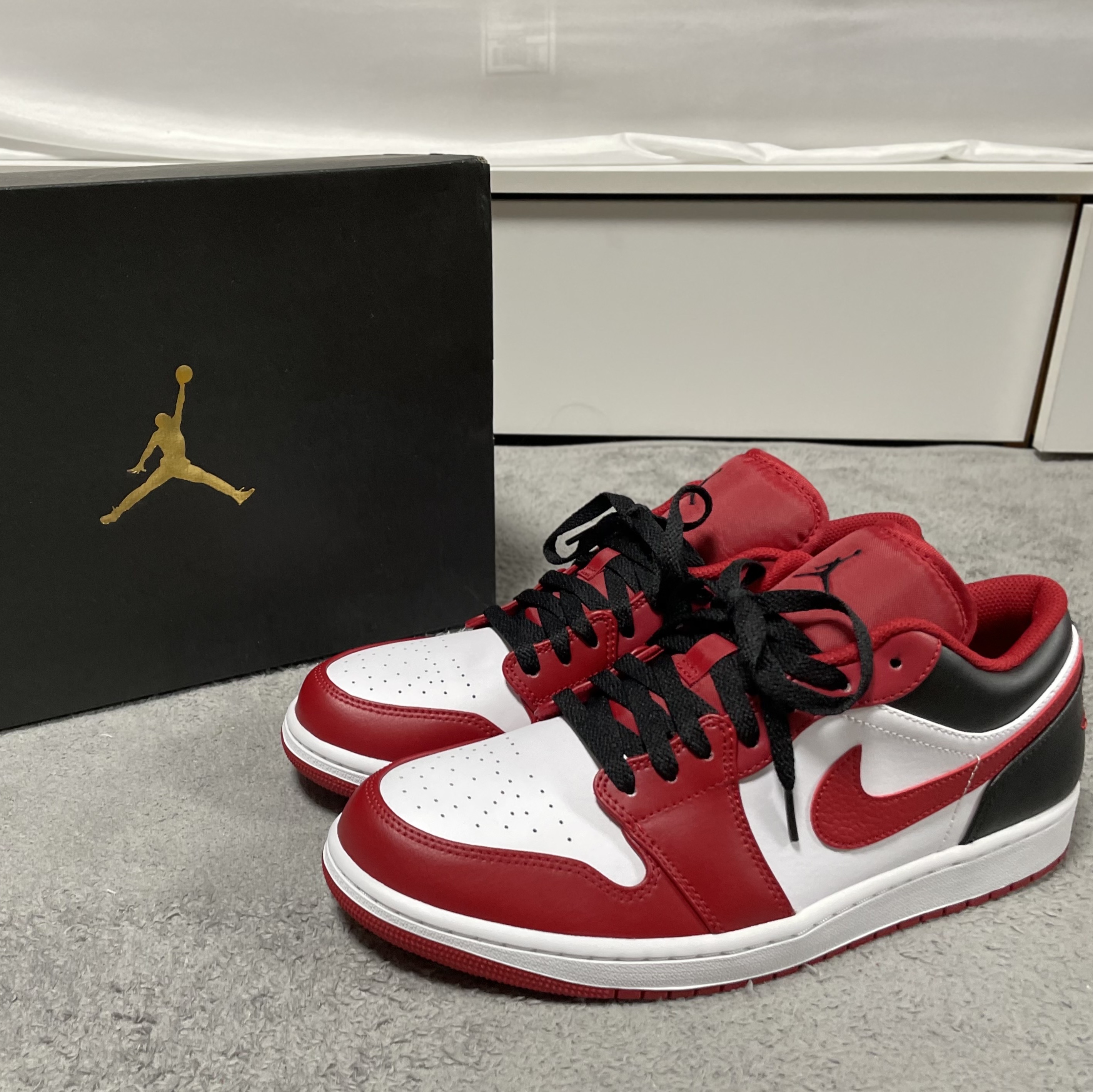 Jordan 1 Low White Gym Red Black 착용 스타일
