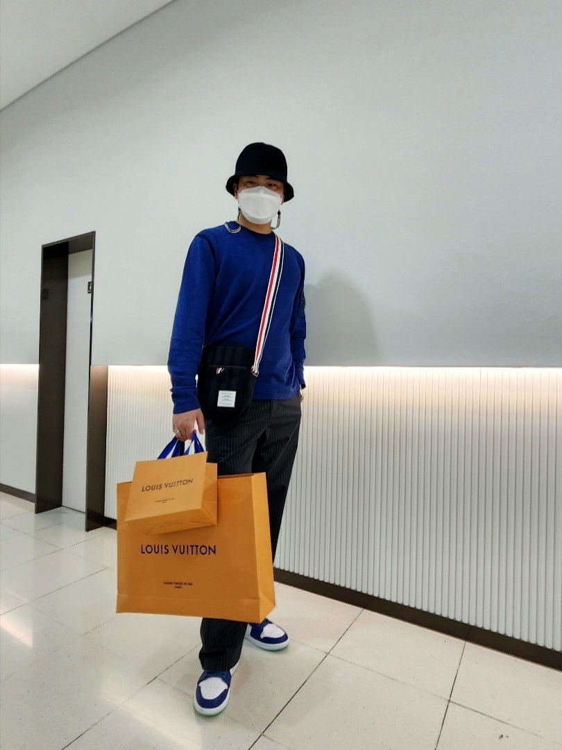 Louis Vuitton Alma BB Monogram, Thom Browne Double Face Melton 4-Bar Stripe Strap Camera Bag Black 착용 스타일 - 4