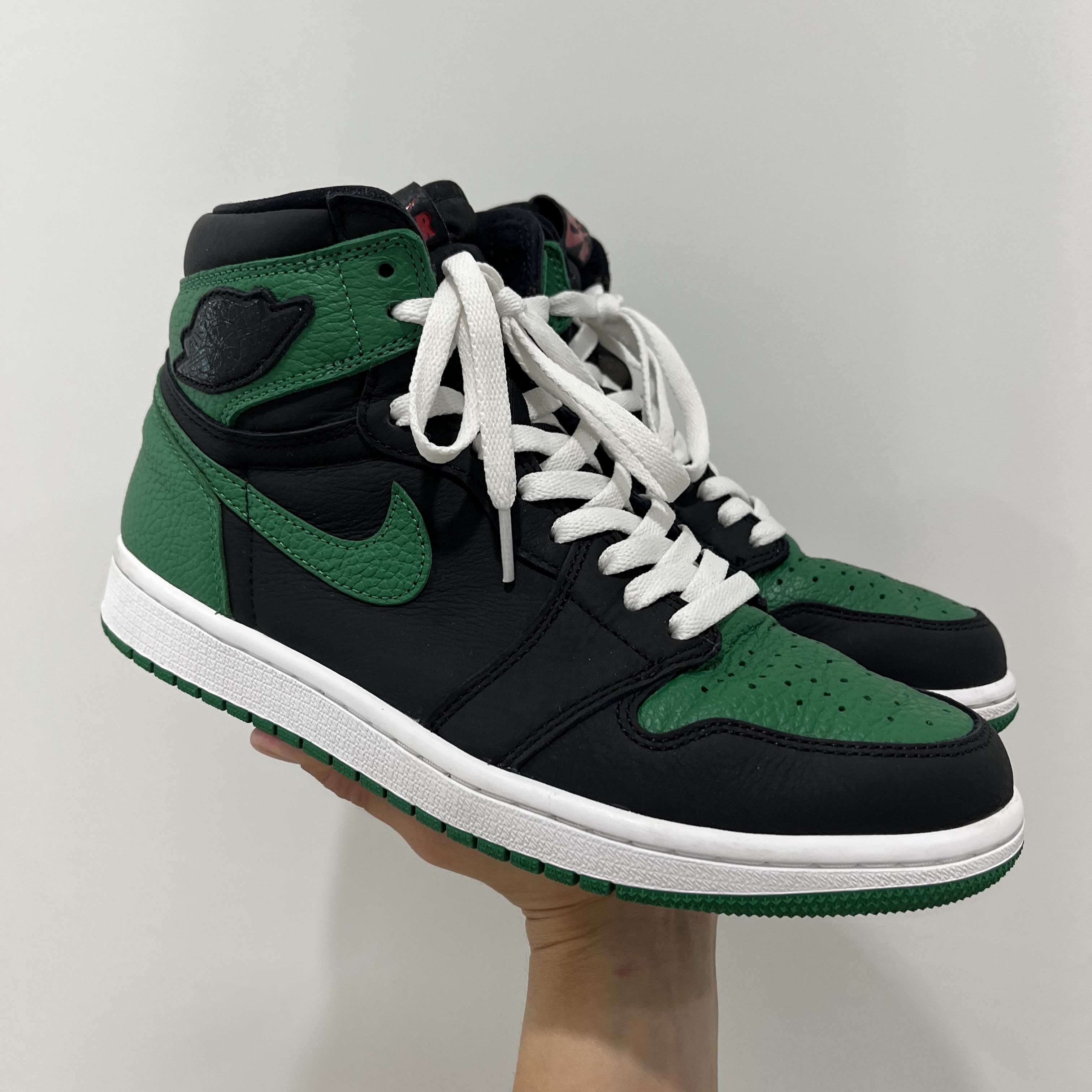 Jordan 1 Retro High OG Pine Green Black 착용 스타일 - 1