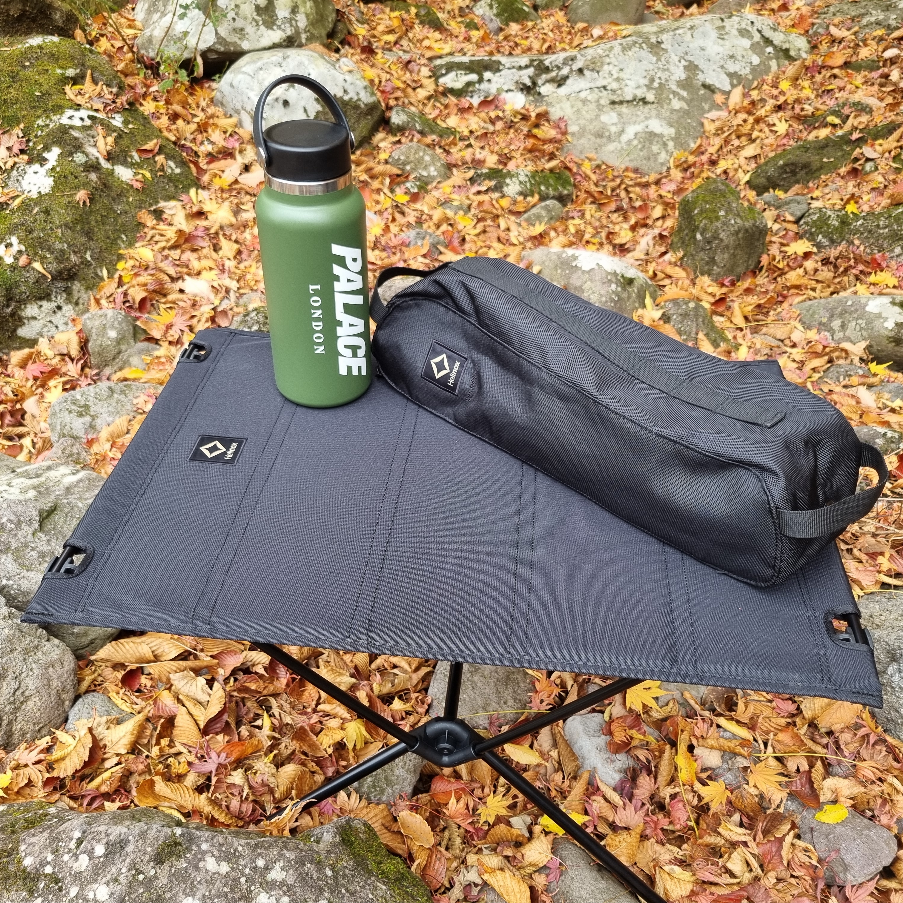 Palace Hydro Flask Olive - 22SS, Helinox Tactical Table M Black 착용 스타일