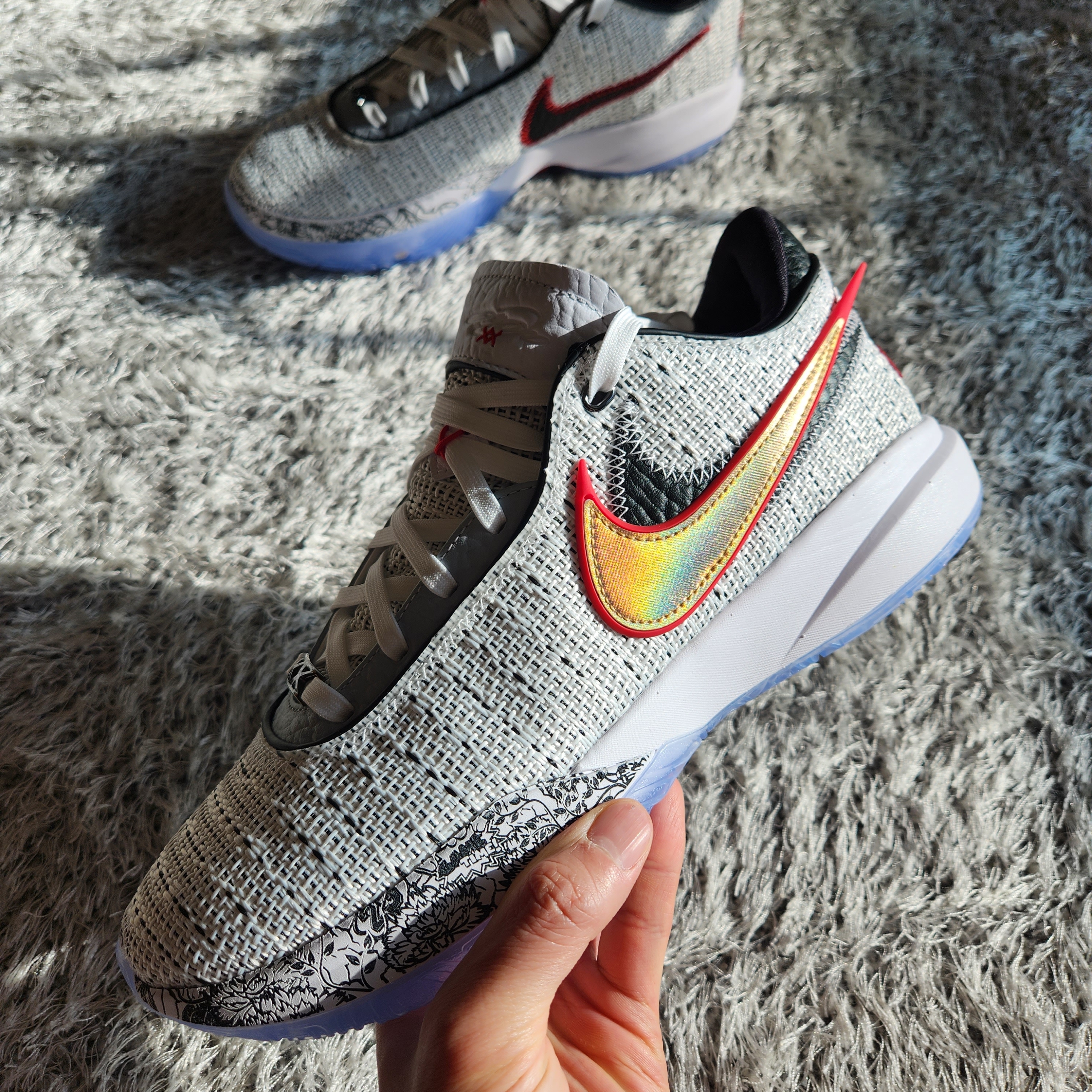 Nike LeBron XX EP White Metalic Gold 착용 스타일 - 1