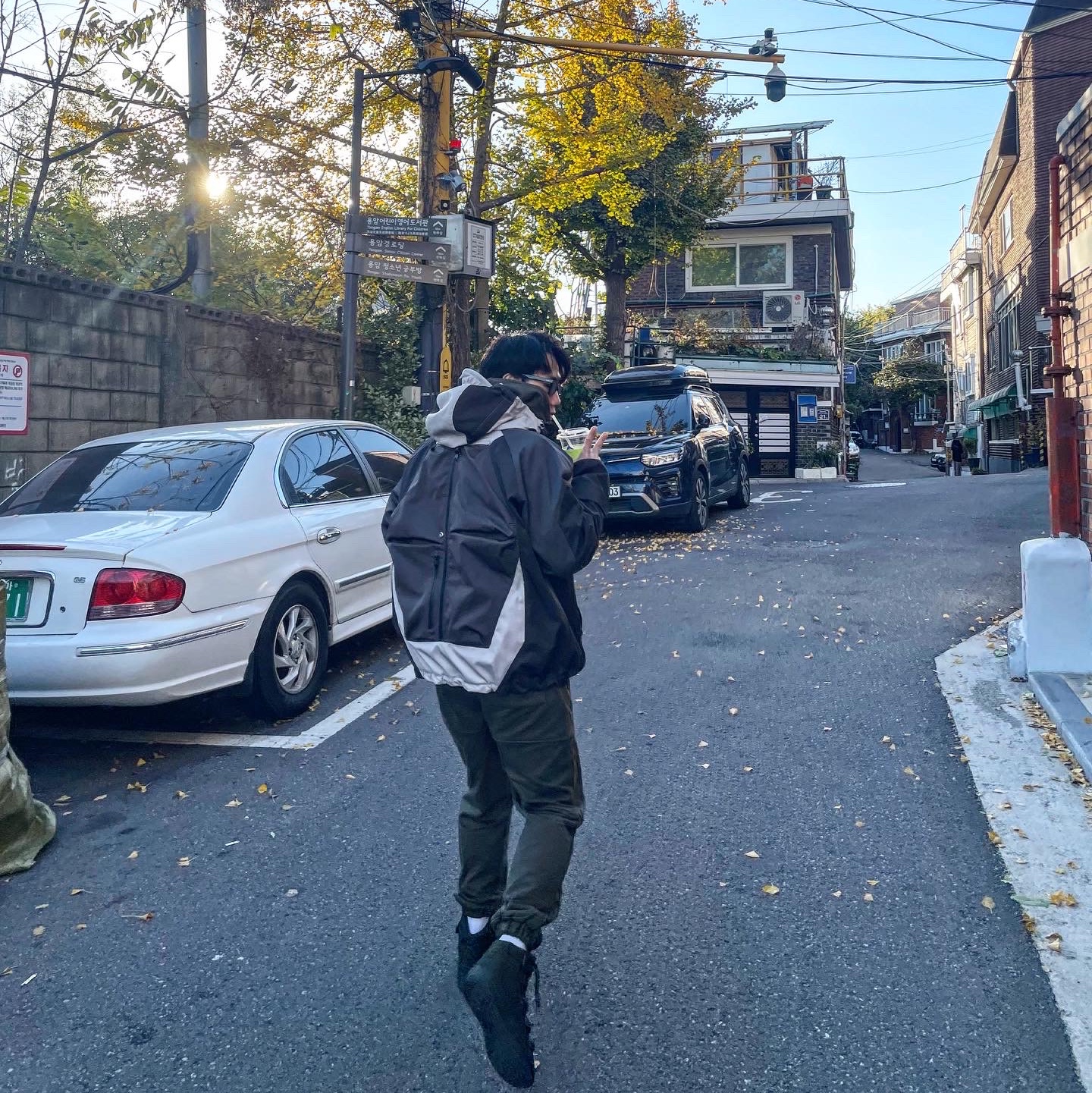 Undermycar Kame Multi Zip Turtle Shell Parka Driftwood - 22FW, Nike x Billie Eilish Air Force 1 High '07 SP Sequoia 착용 스타일 - 3