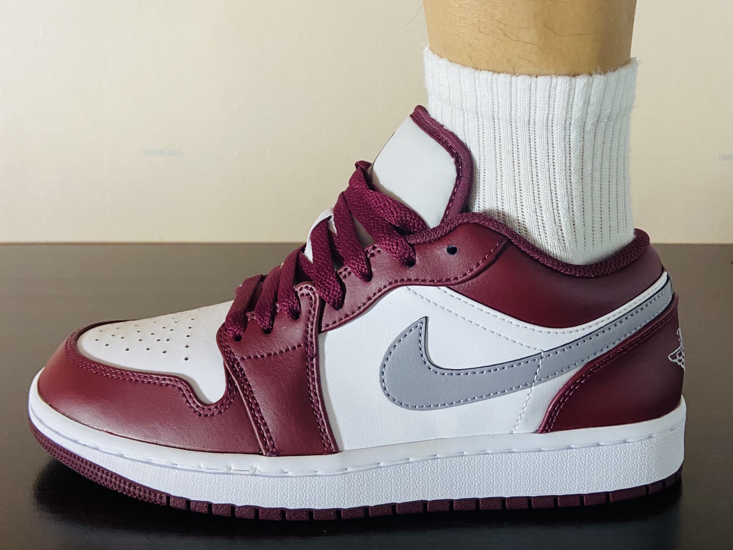 Jordan 1 Low Cherrywood Red 착용 스타일