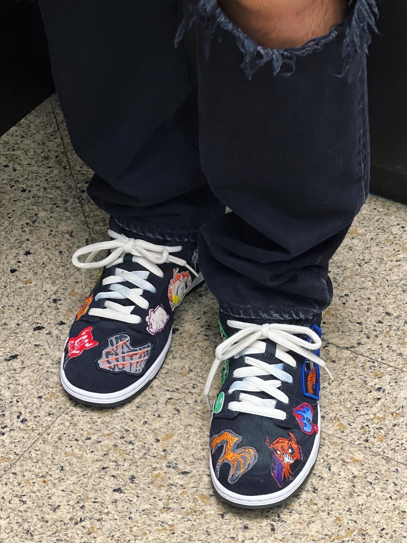 Chrome Hearts Horseshoe Floral Fleece Zip-Up Hoodie Black, Nike x Neckface SB Dunk Low Pro Black 착용 스타일 - 2