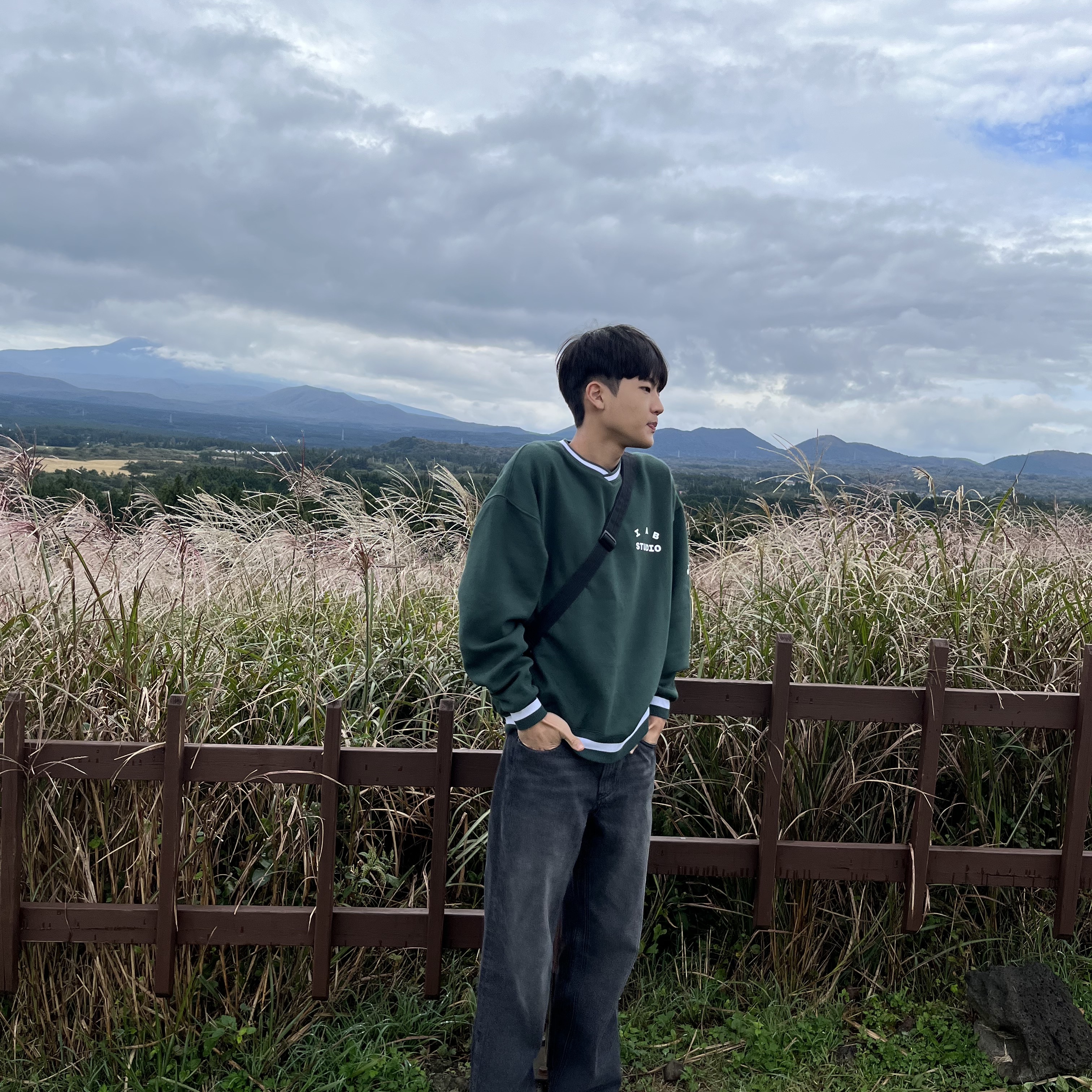 IAB Studio x Yonex Sweatshirt Green 착용 스타일 - 2