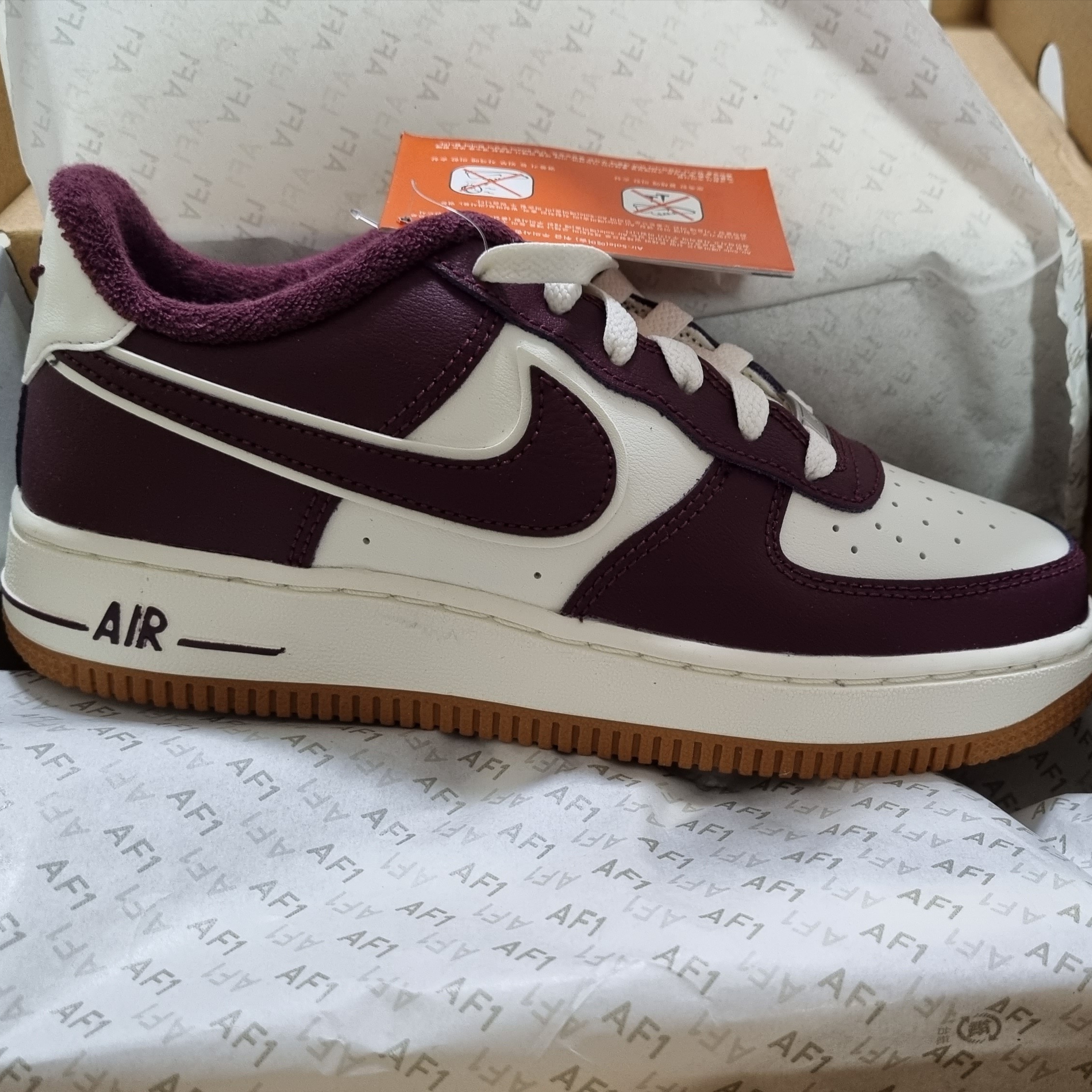 (GS) Nike Air Force 1 LV8 3 Night Maroon 착용 스타일 - 1