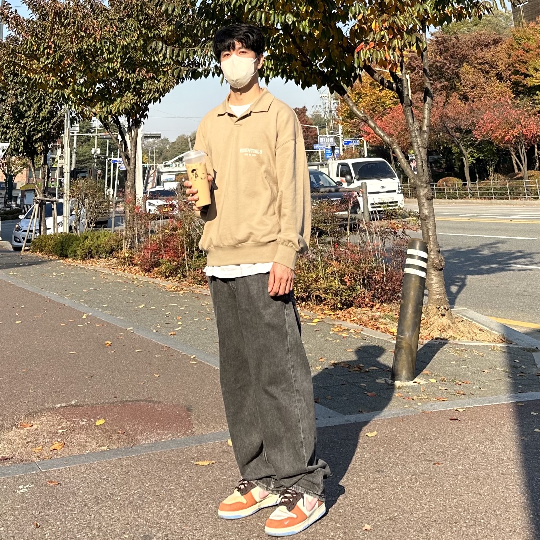 Essentials Long Sleeve Polo Oak - 22SS, Nike x Social Status Dunk Mid Free Lunch Chocolate Milk 착용 스타일
