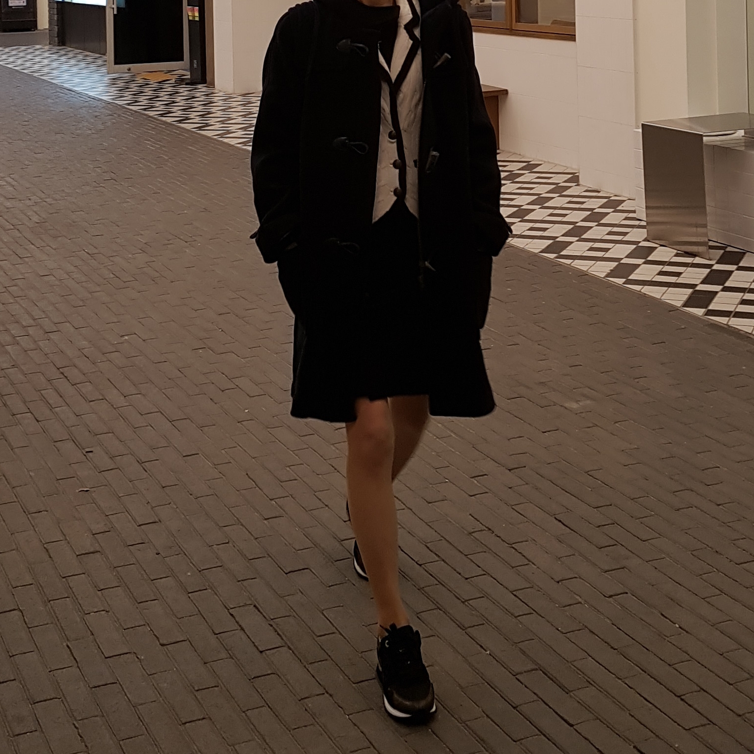 (W) Louis Vuitton Run Away Sneakers Monogram Black 착용 스타일 - 1