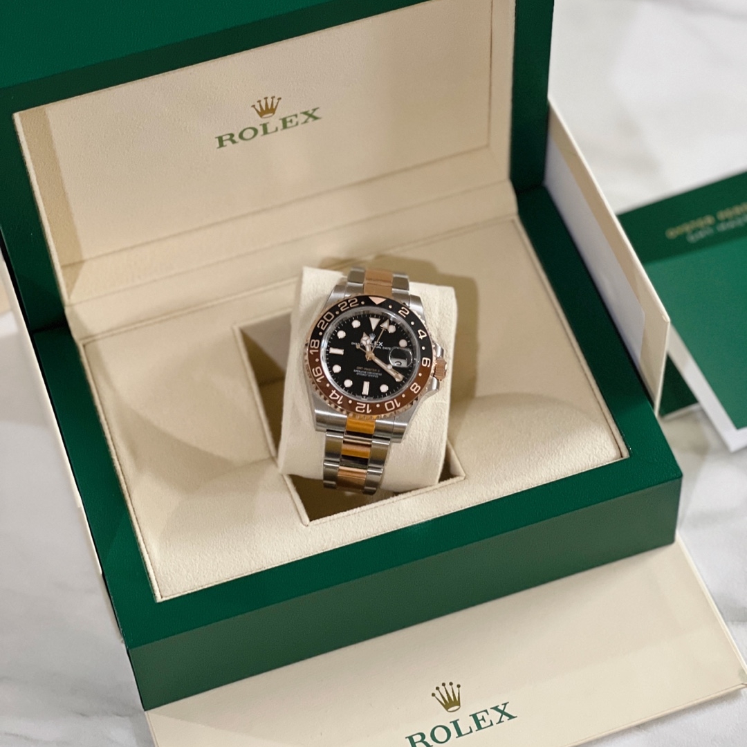Rolex GMT-Master II 40mm 126711CHNR Black Oyster 착용 스타일 - 2
