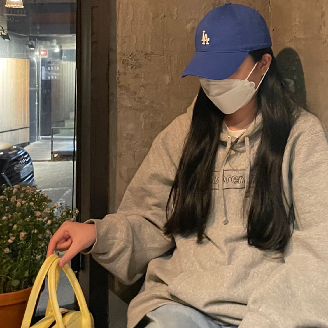 Supreme x Kaws Chalk Logo Hooded Sweatshirt Heather Grey - 21SS, Nike x Supreme Air Force 1 Low White 착용 스타일 - 2