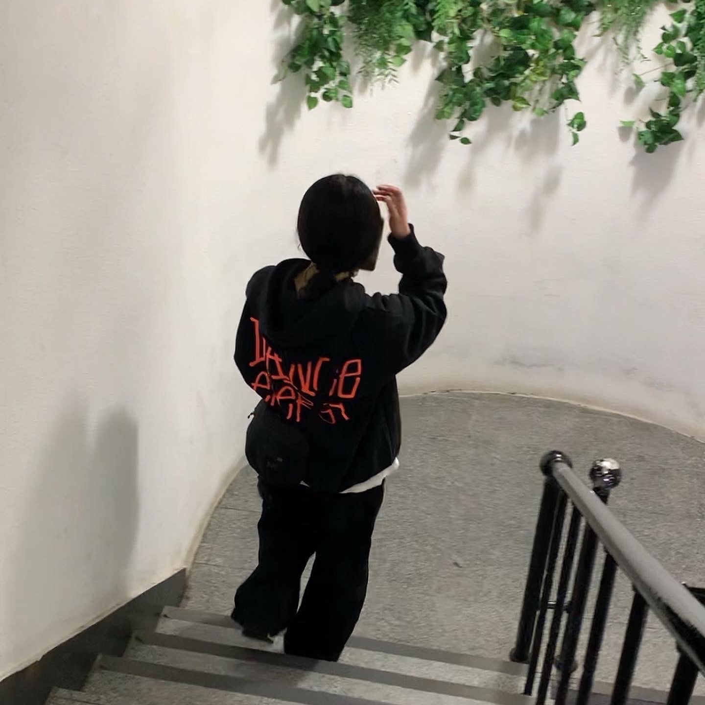 Stussy Dance Energy Hoodie Black, Nike Air Force 1 Mid '07 QS Chocolate 착용 스타일 - 4