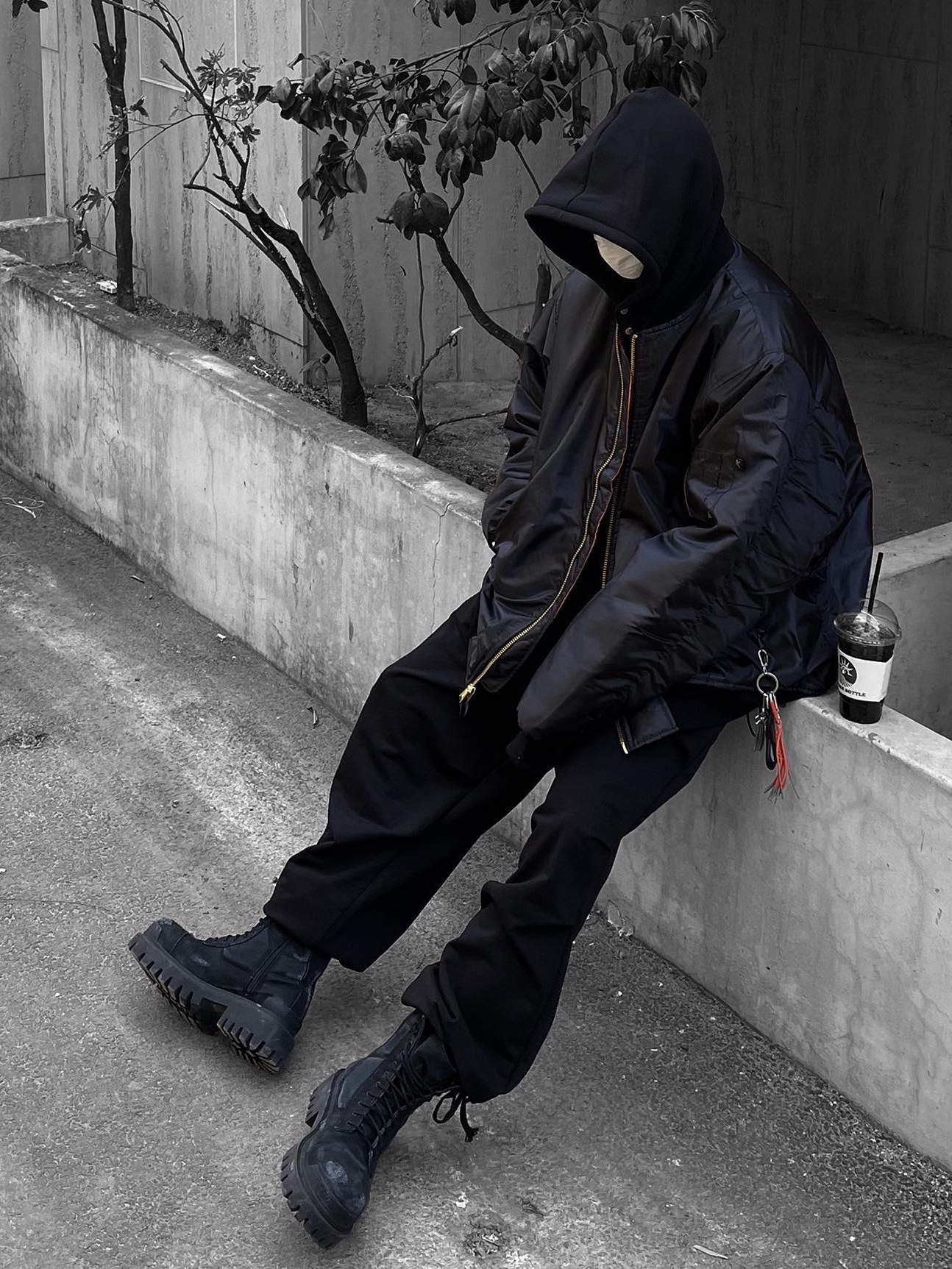 Balenciaga Master Lug Sole Boots Black 착용 스타일 - 1