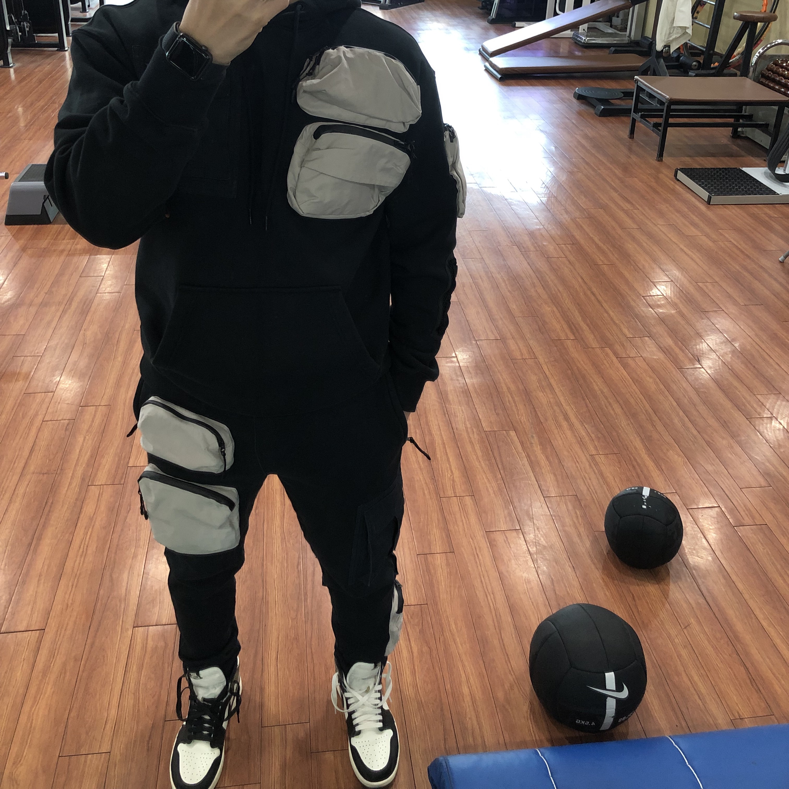 Nike x Travis Scott NRG AG Utility Hoodie Black, Nike x Travis Scott NRG AG Utility Sweatpants Black 착용 스타일 - 2