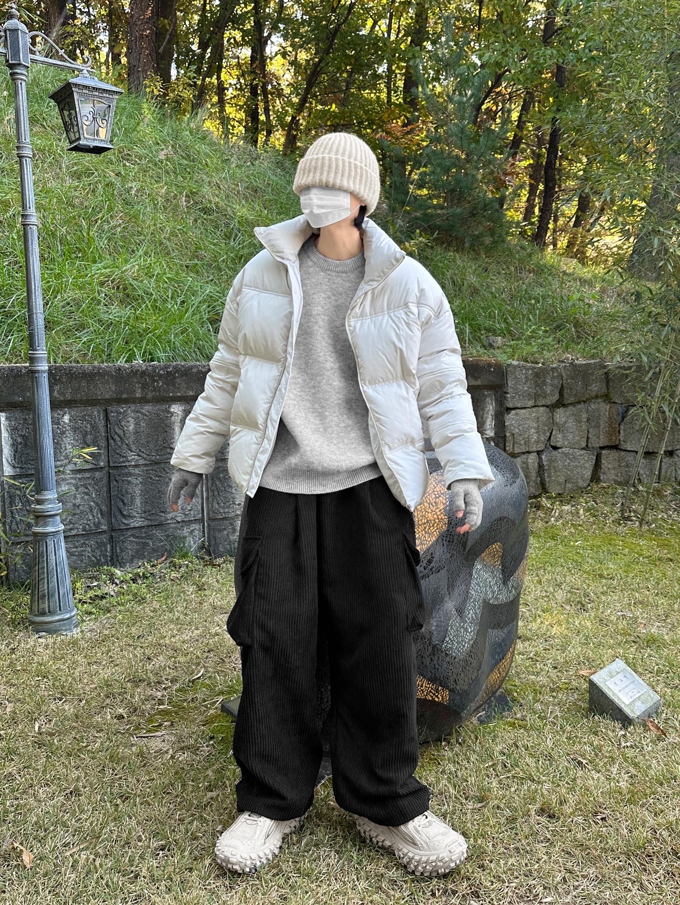Balenciaga Defender Sneakers Beige 착용 스타일 - 3