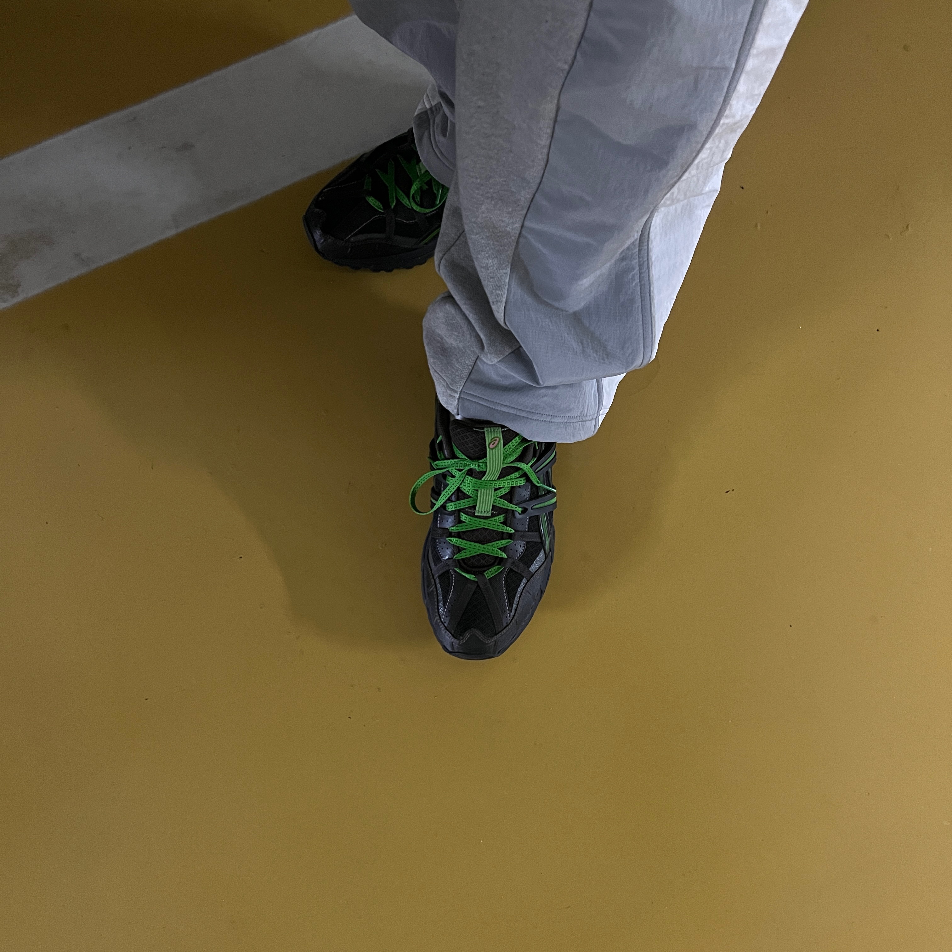 Asics x Andersson Bell Gel-Sonoma 15-50 Black Green, Andersson Bell x Asics Track Pants Grey 착용 스타일 - 2